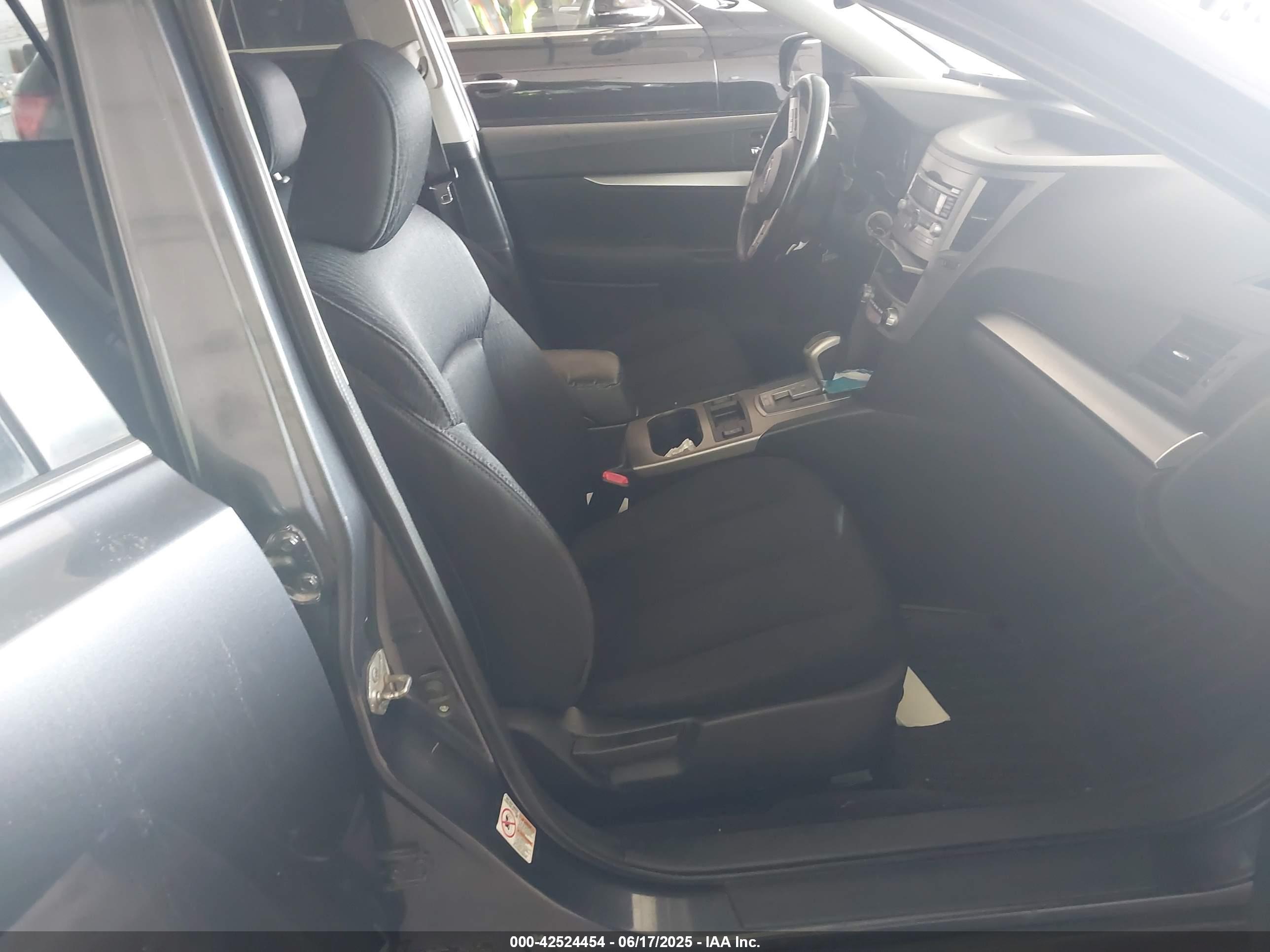 SUBARU OUTBACK image 5