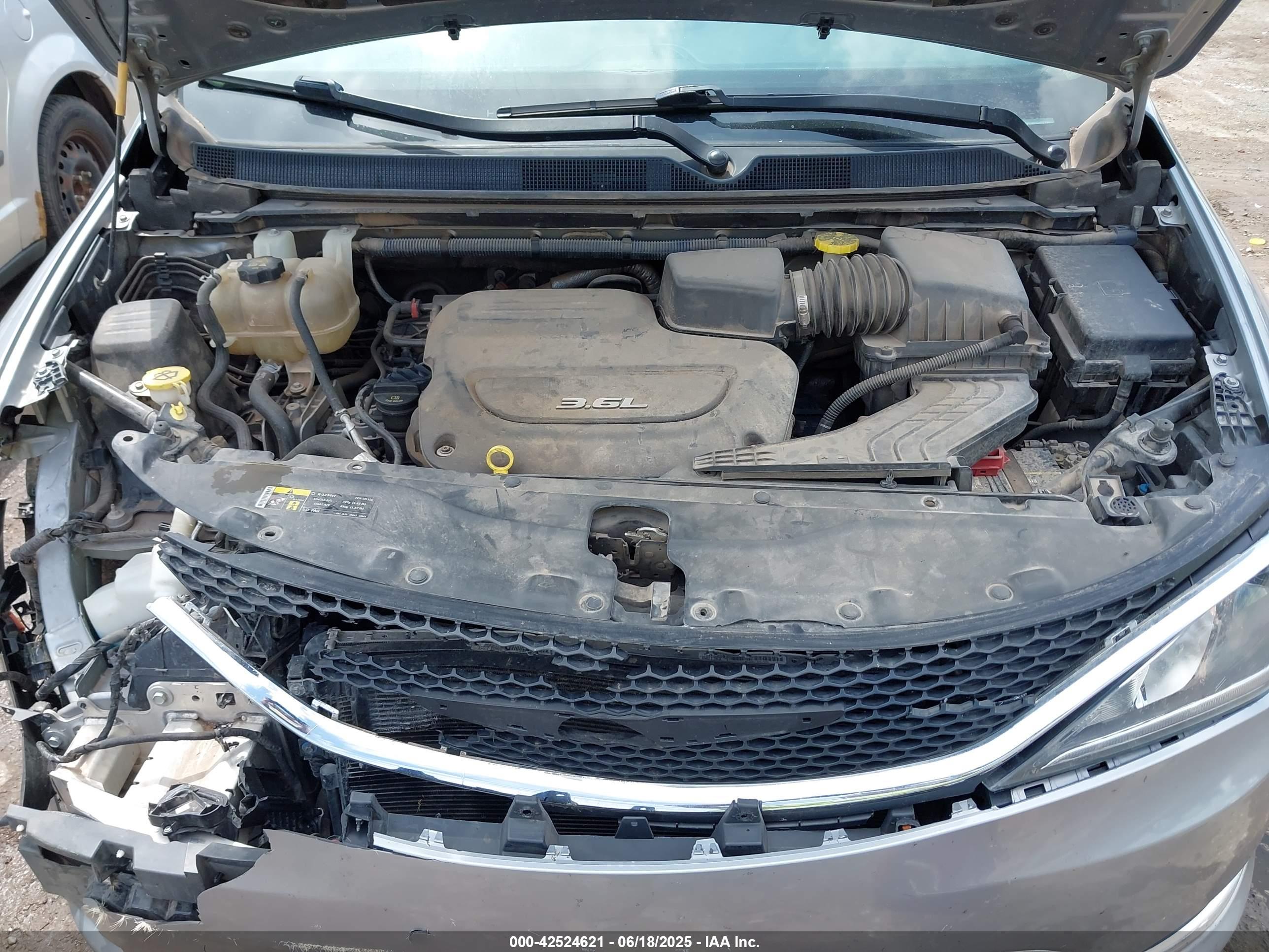 CHRYSLER PACIFICA image 10