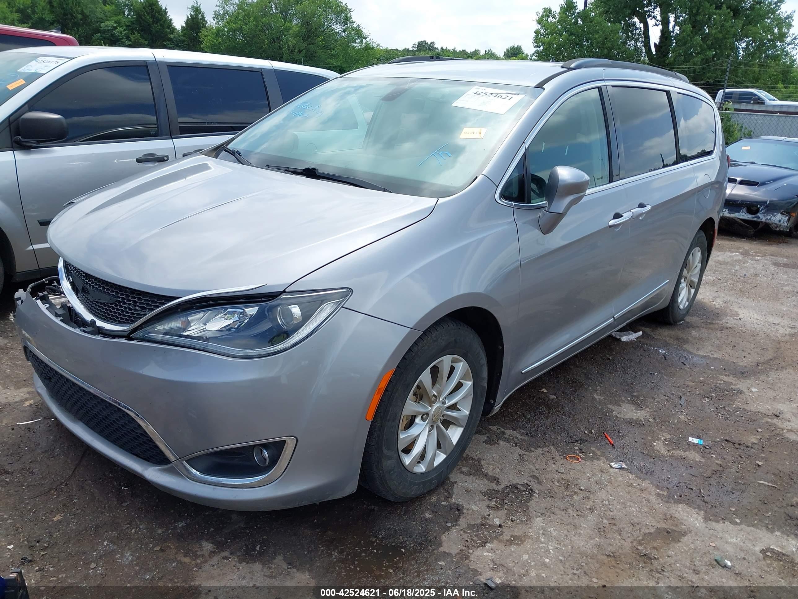 CHRYSLER PACIFICA image 2
