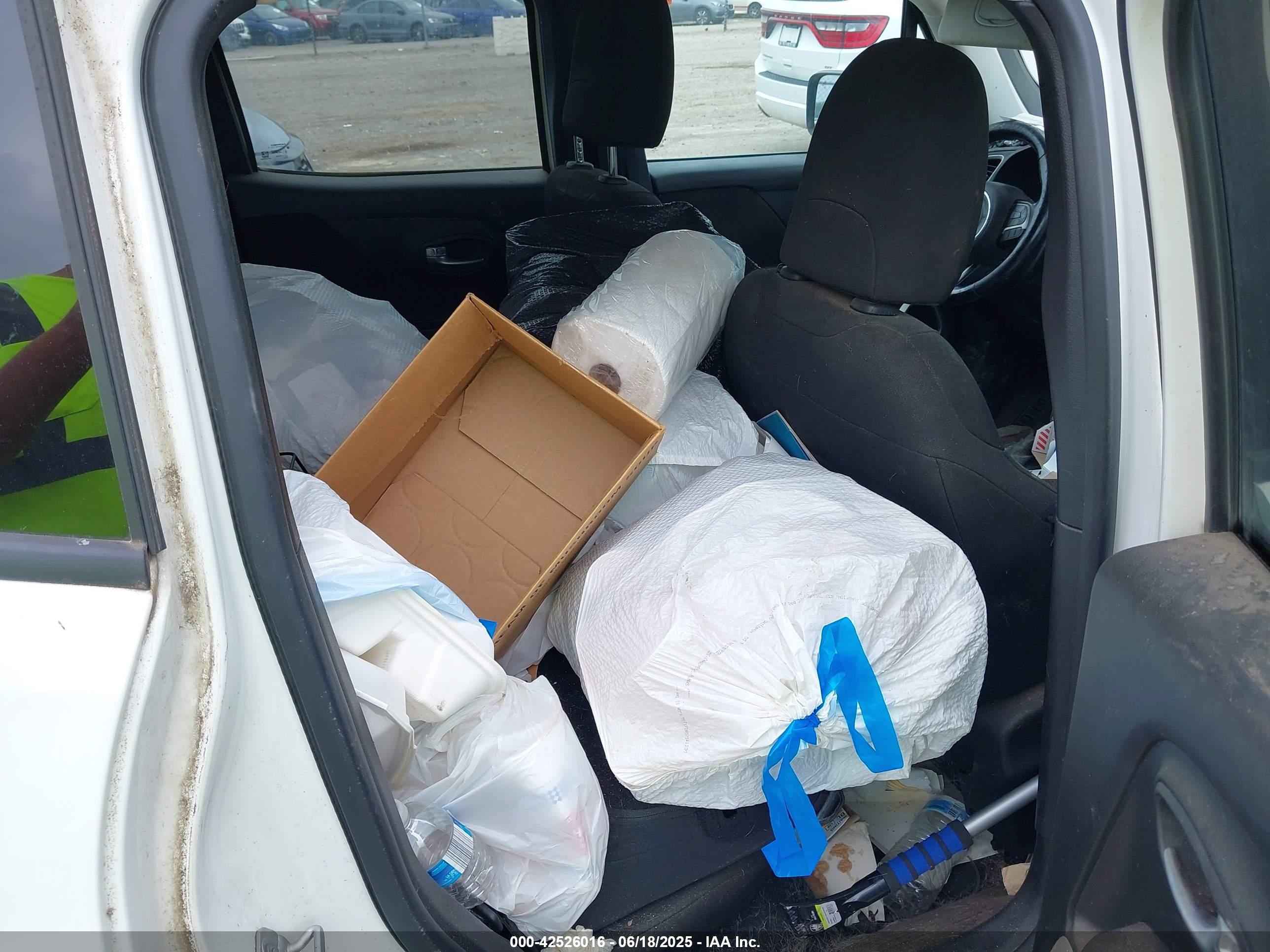 JEEP RENEGADE image 8