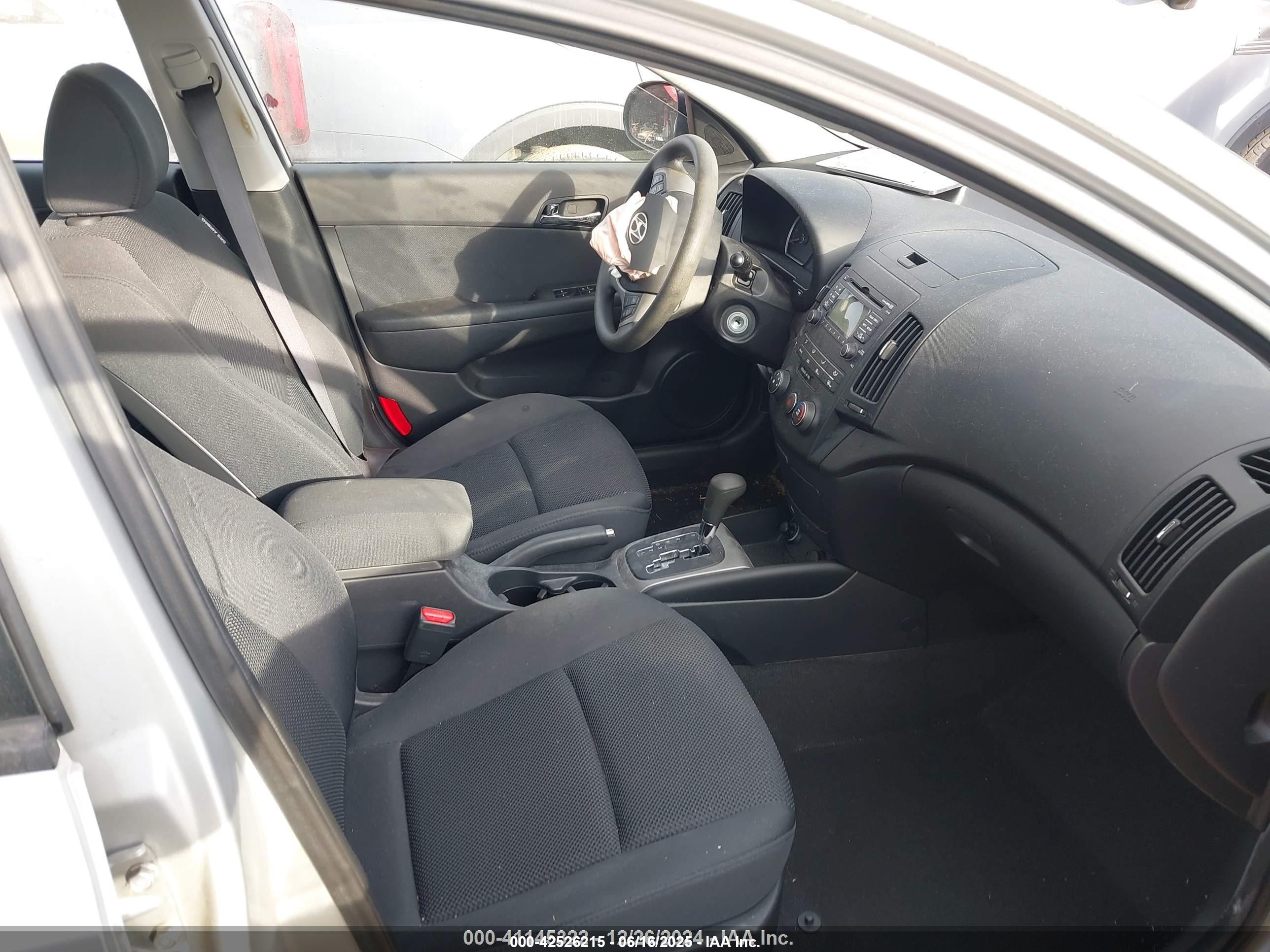 HYUNDAI ELANTRA image 5