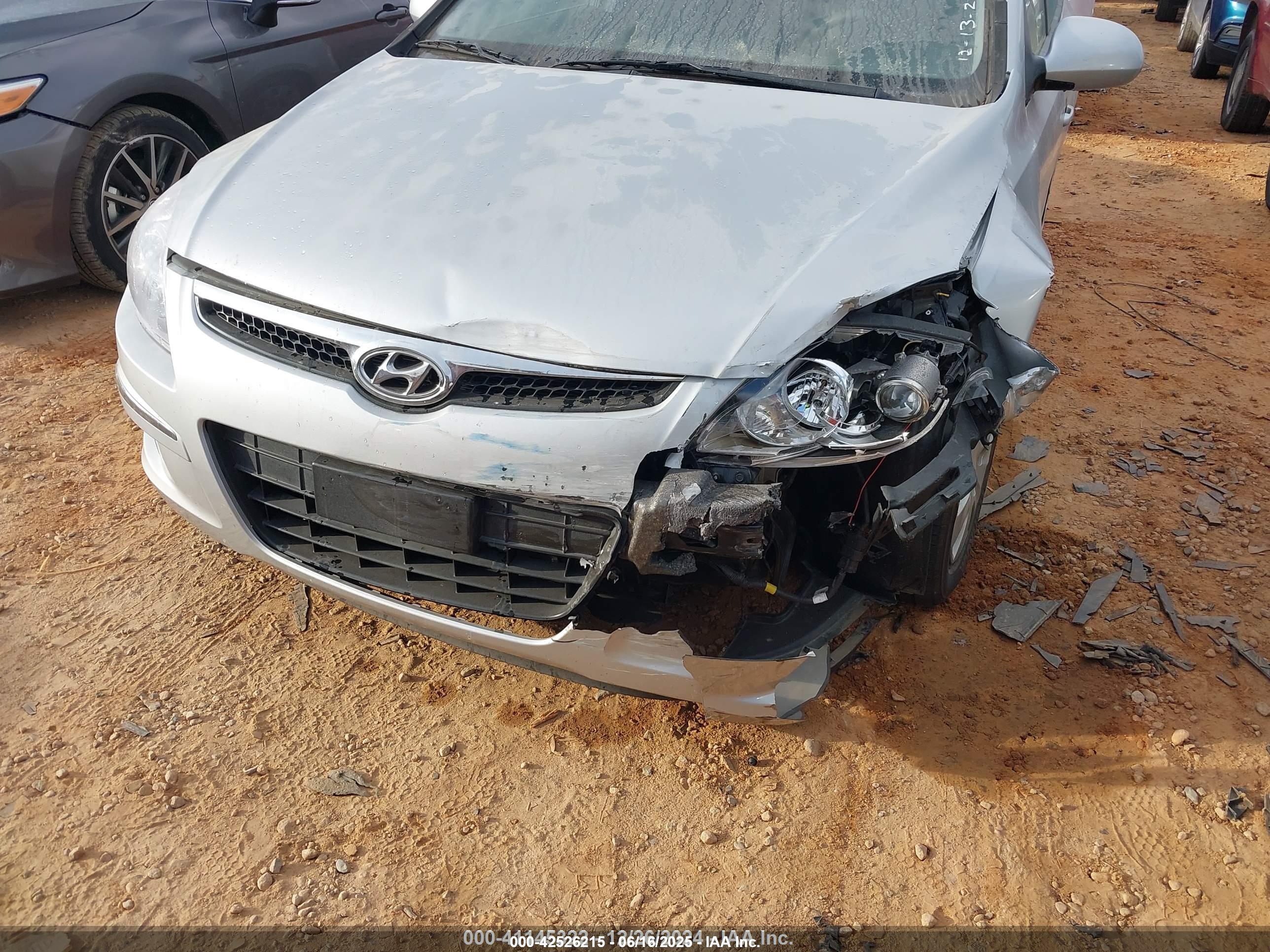 HYUNDAI ELANTRA image 6