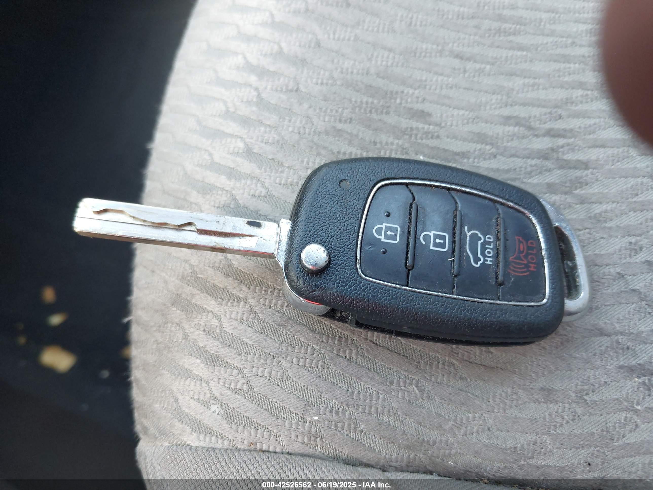 HYUNDAI SANTA image 11