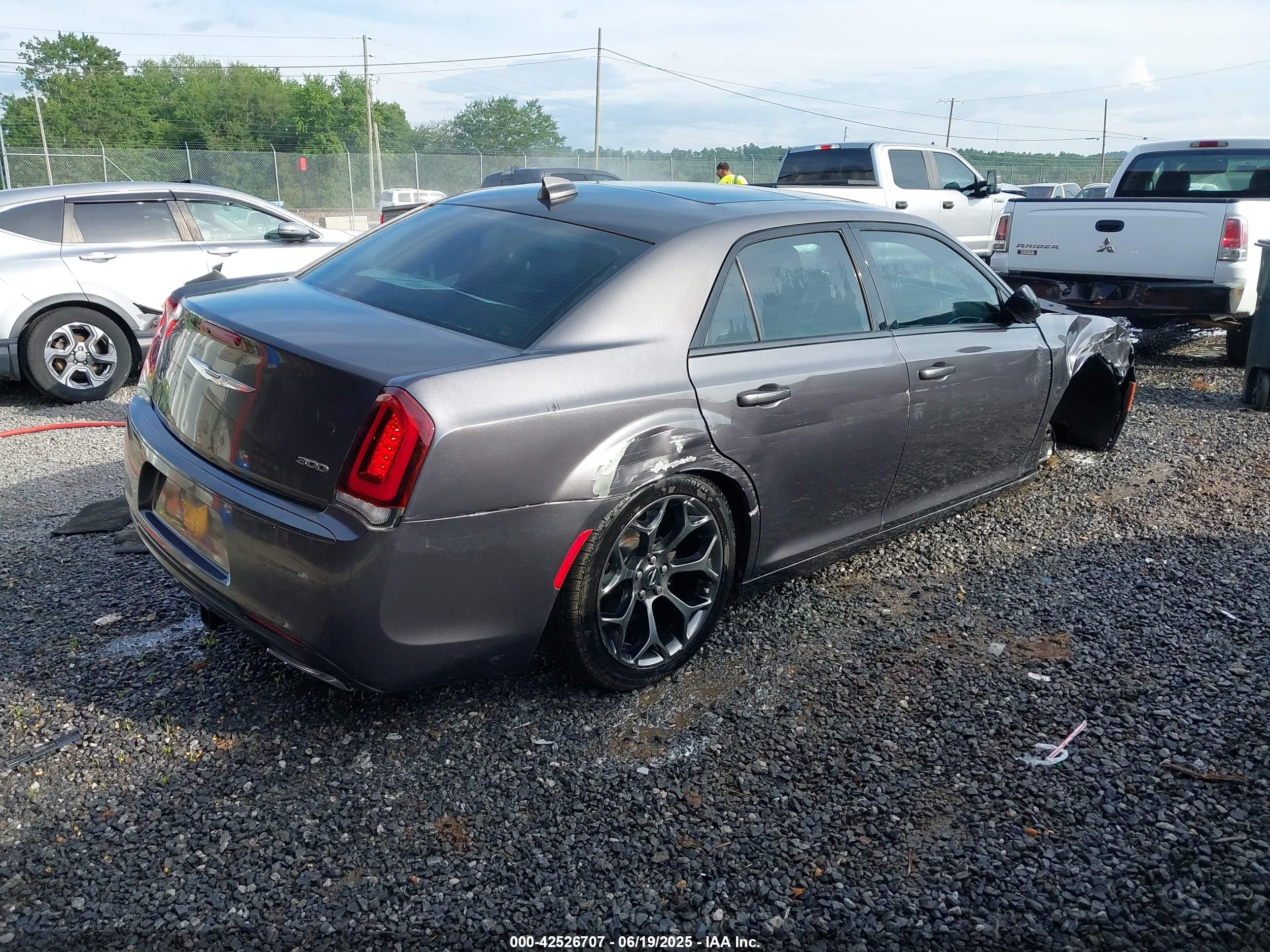 CHRYSLER 300 image 4