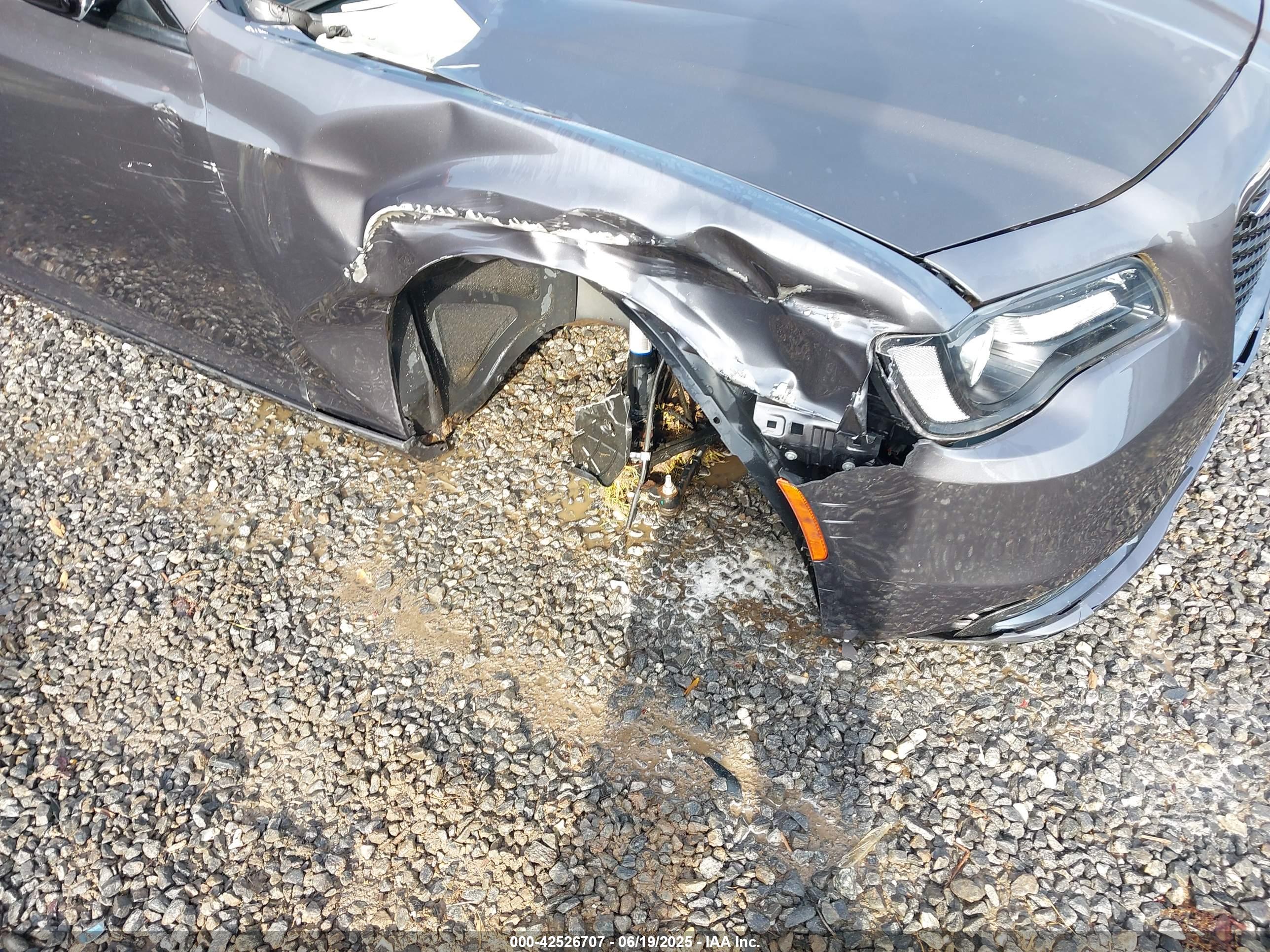 CHRYSLER 300 image 6