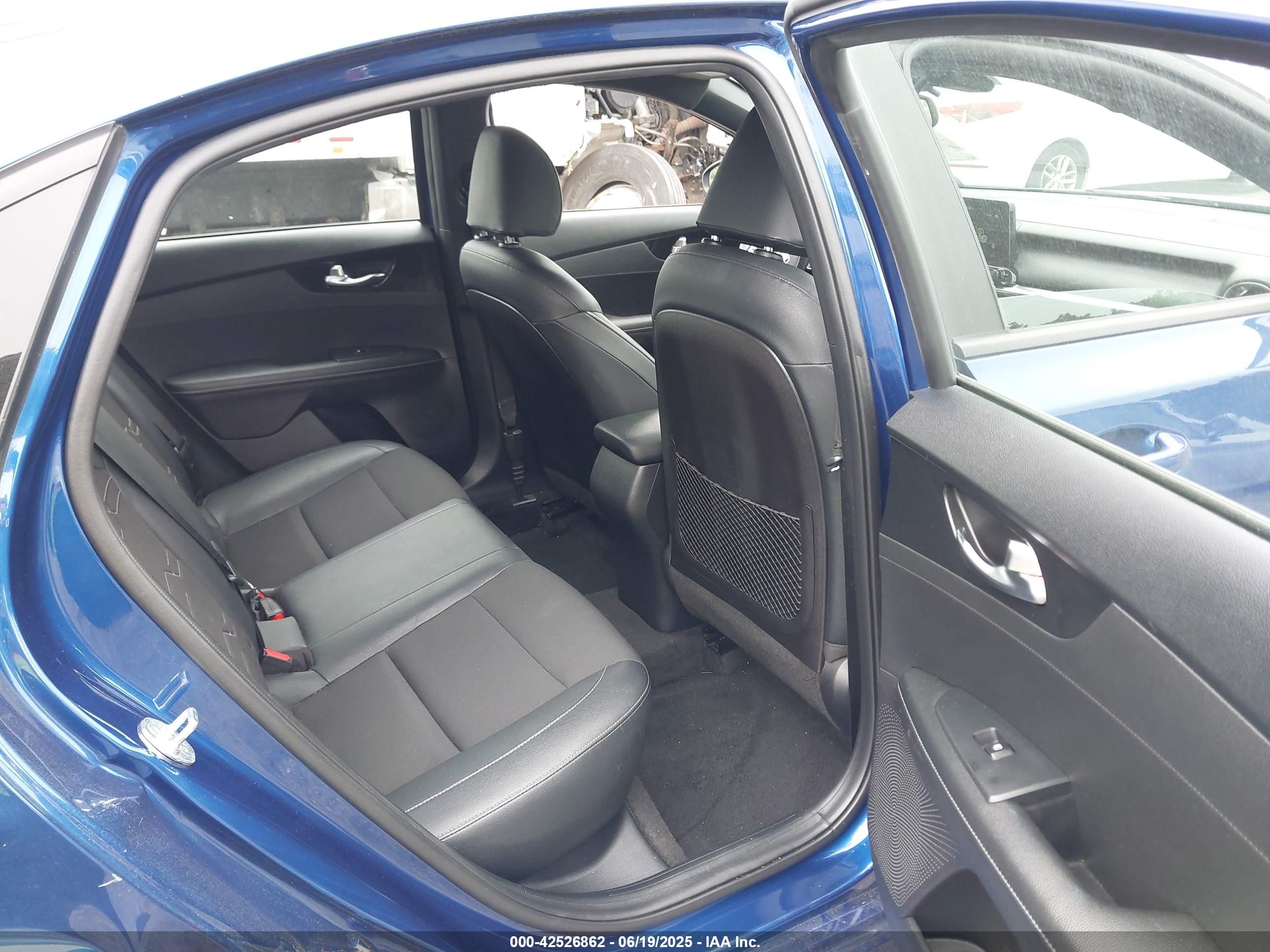 KIA FORTE image 8