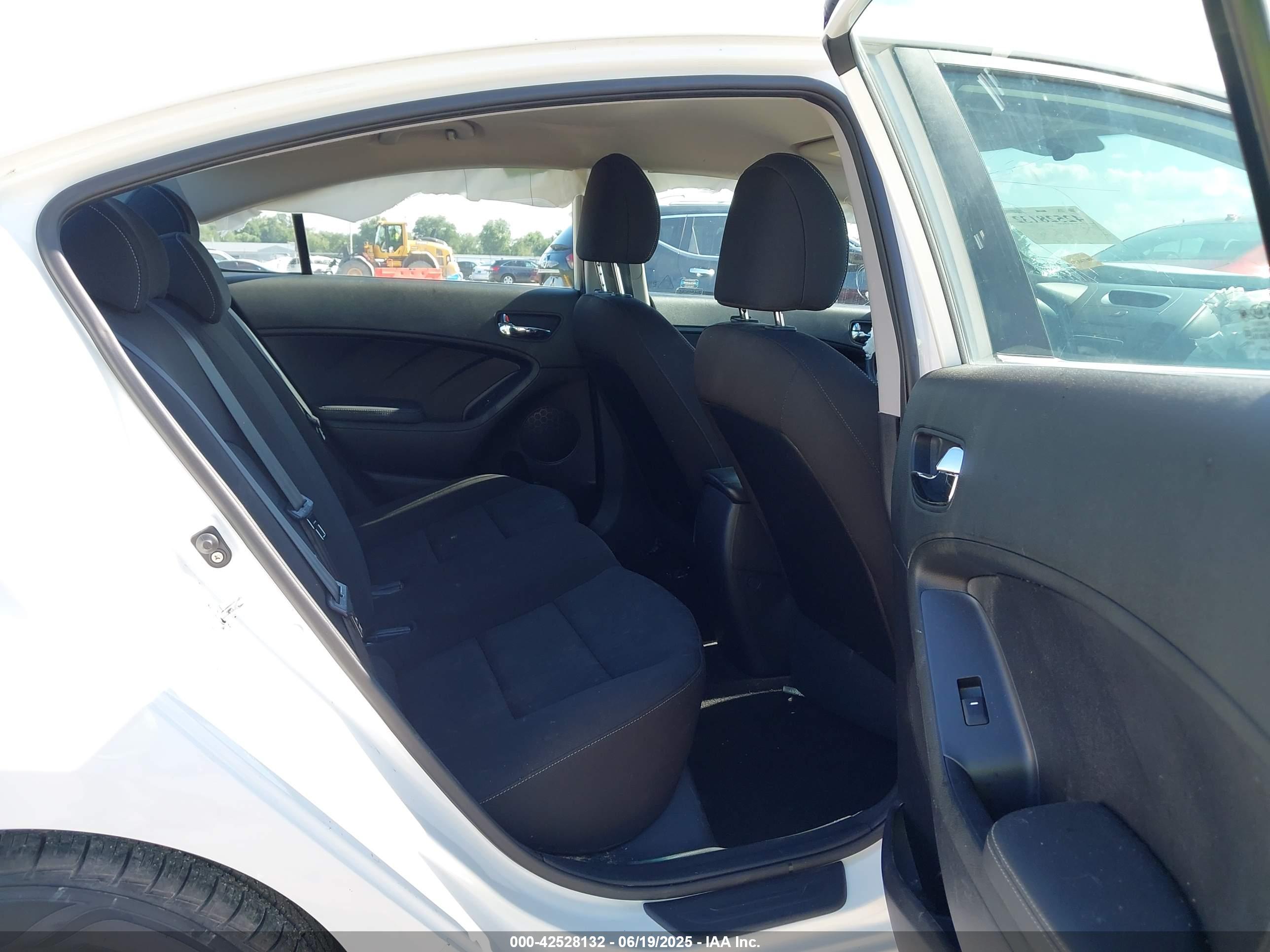 KIA FORTE image 8