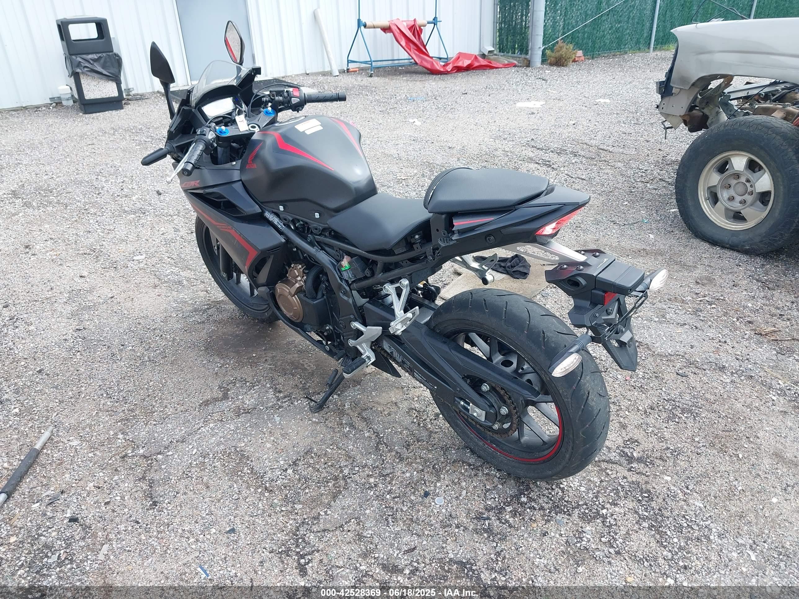 HONDA CBR500 image 3