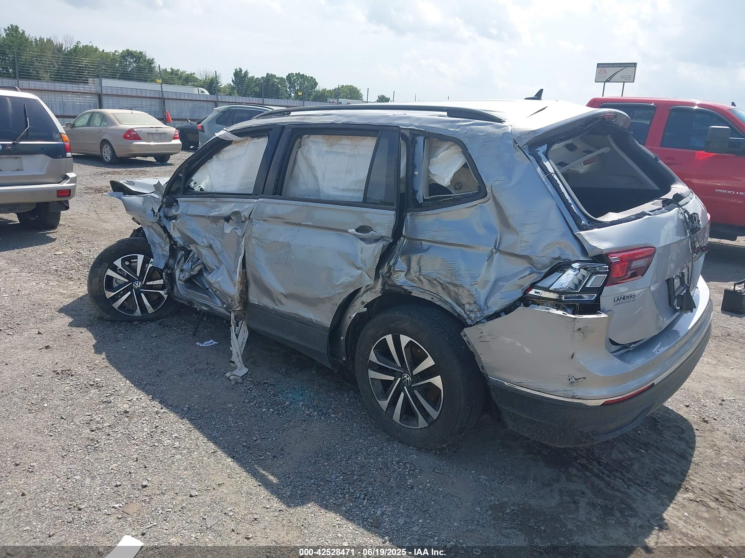 VOLKSWAGEN TIGUAN image 3