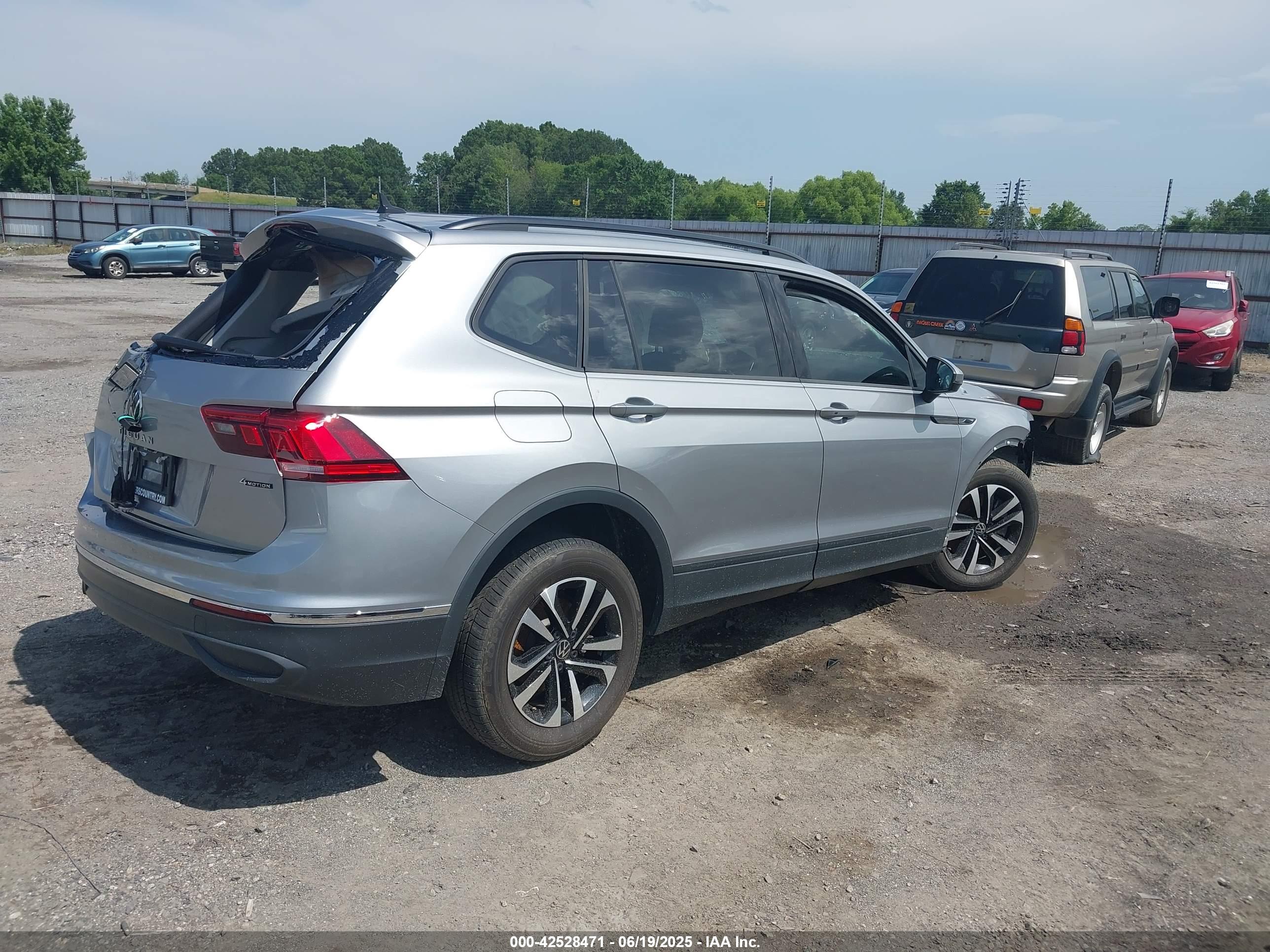 VOLKSWAGEN TIGUAN image 4