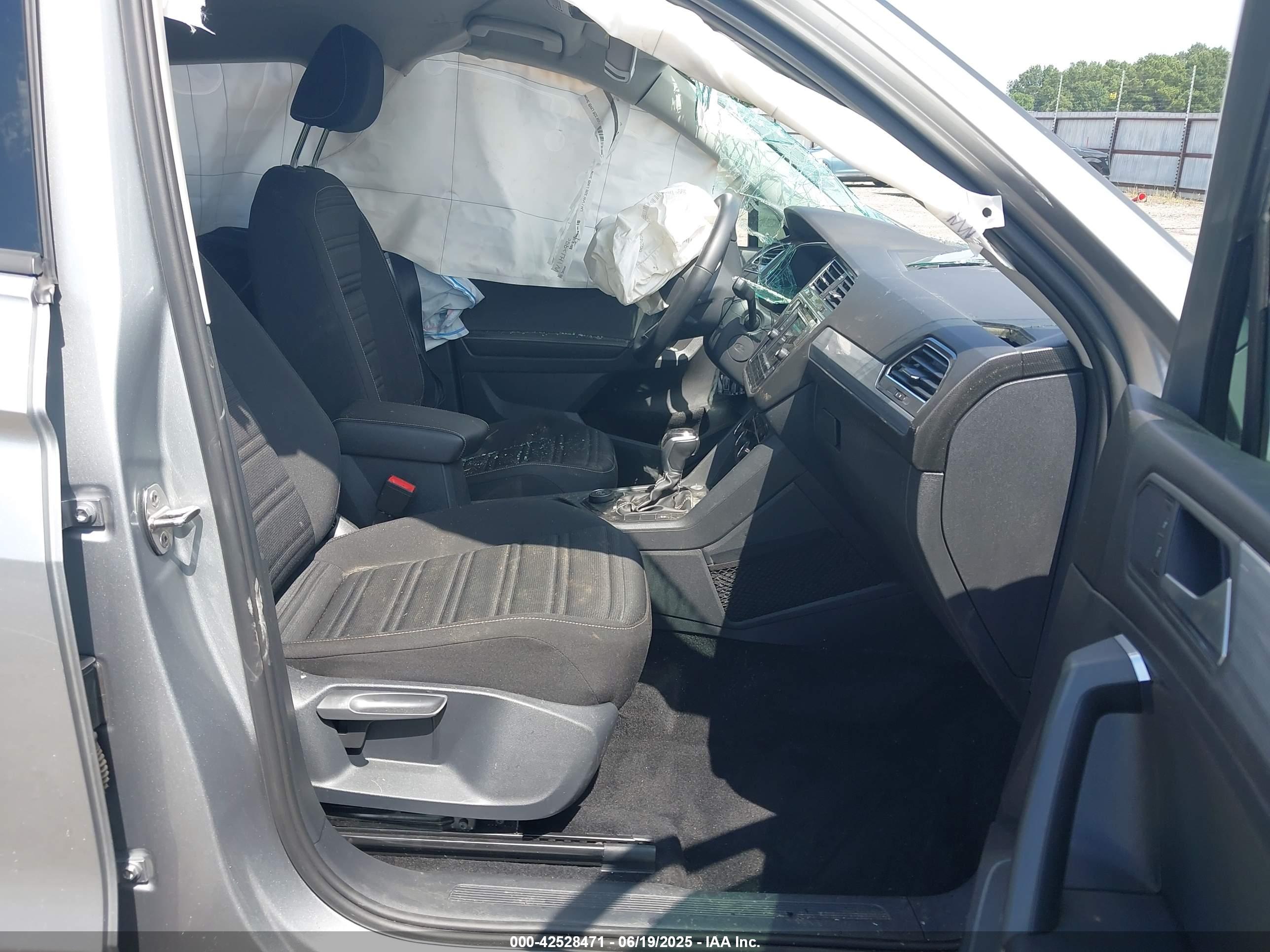 VOLKSWAGEN TIGUAN image 5