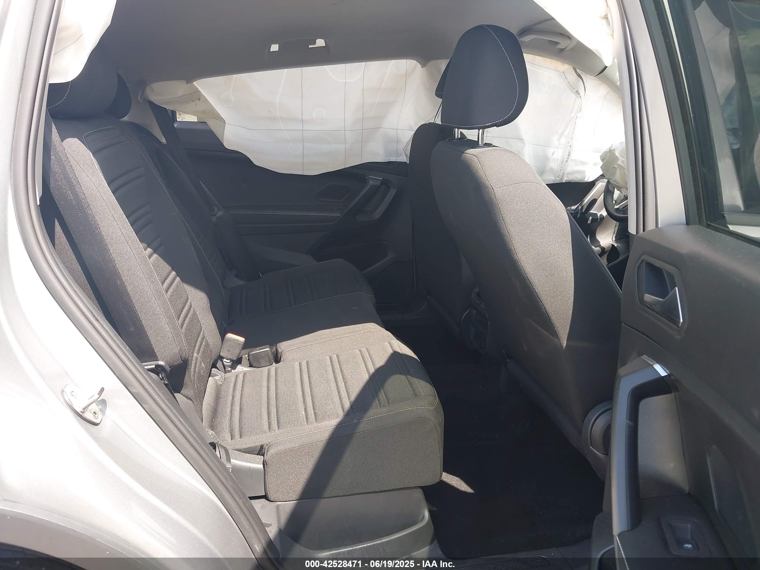 VOLKSWAGEN TIGUAN image 8