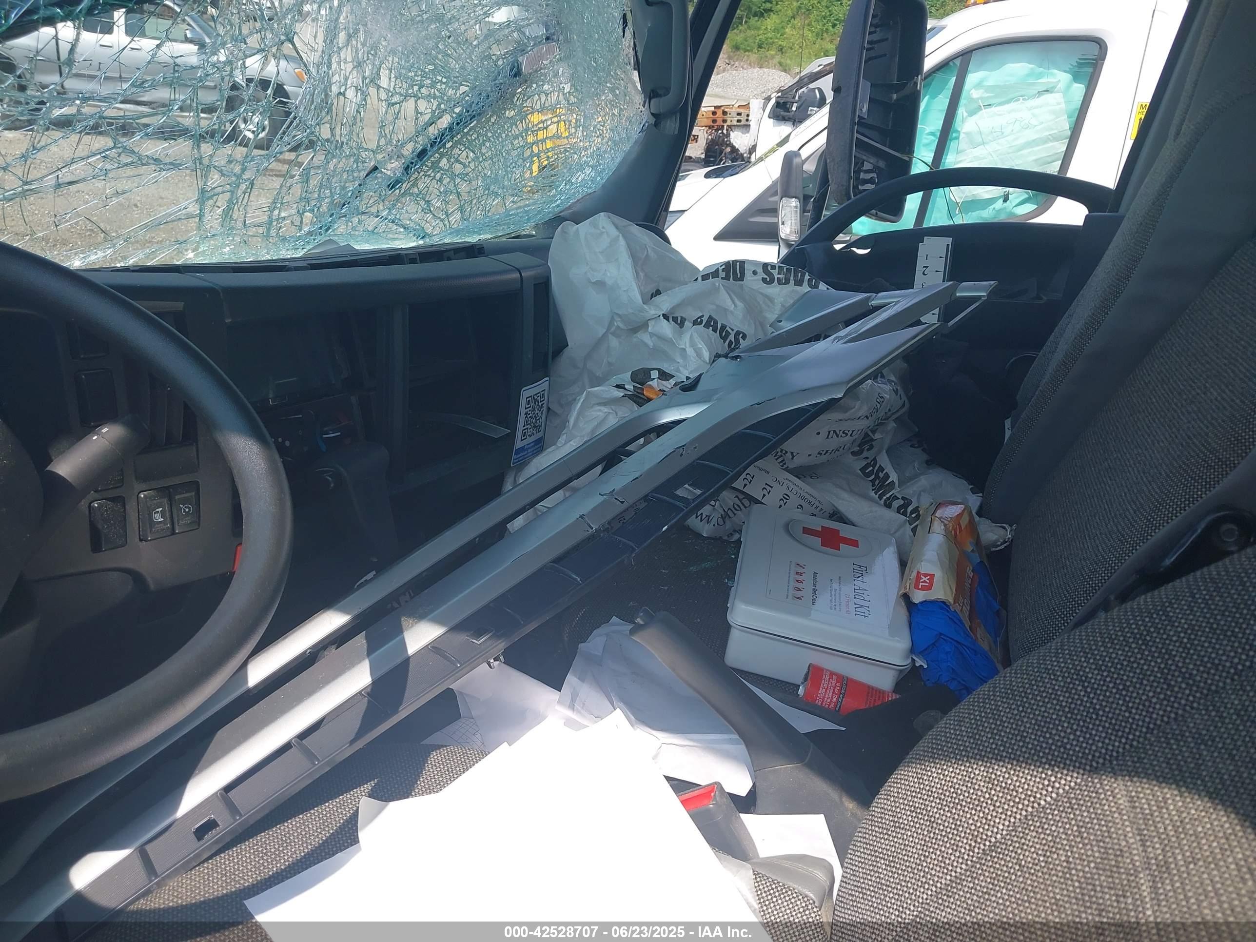 CHEVROLET 4500 image 8
