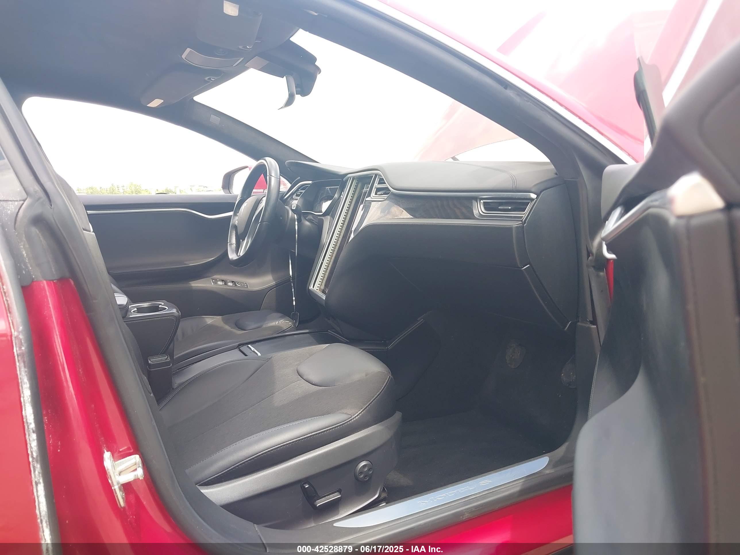 TESLA MODEL image 5