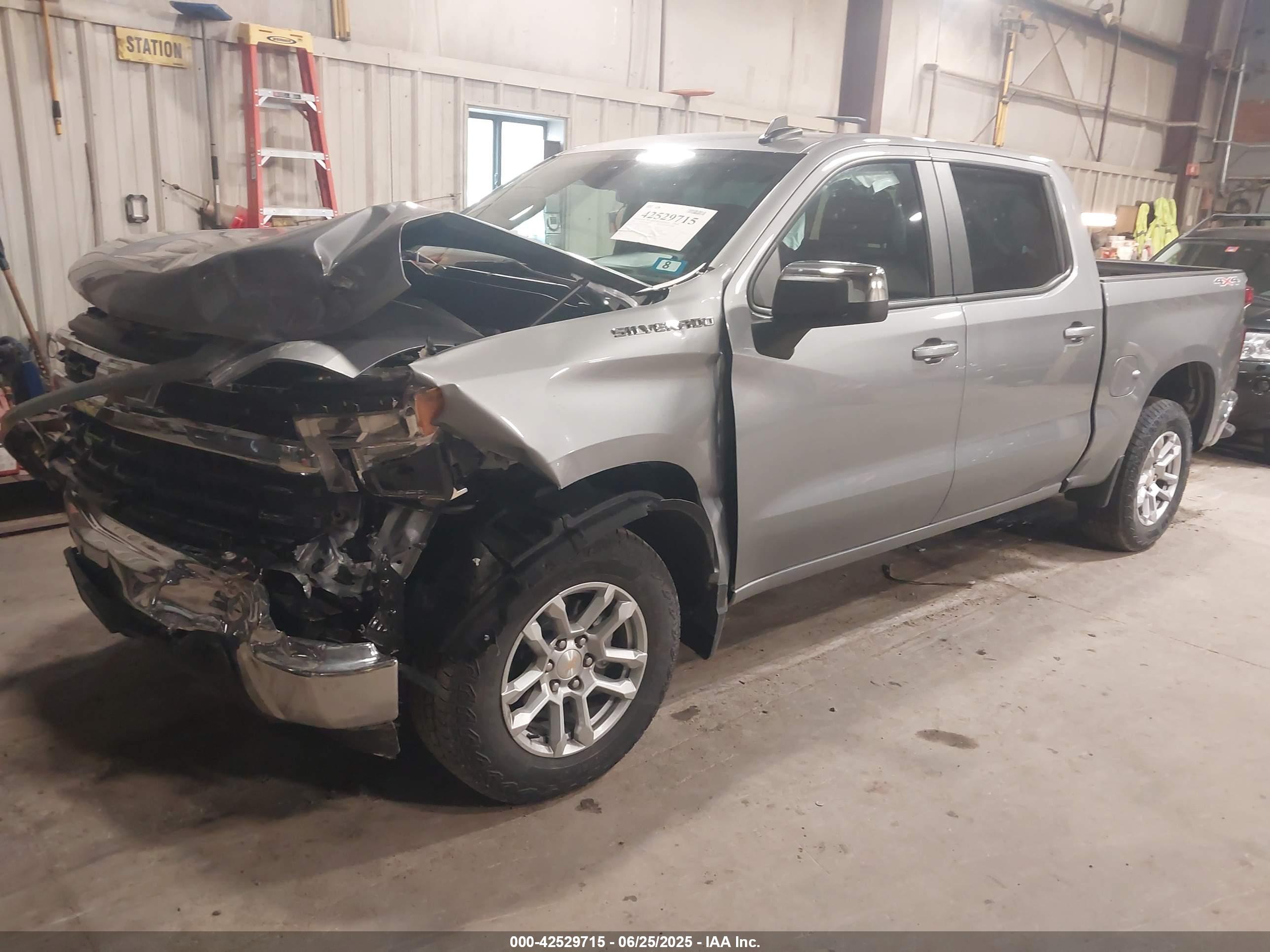 CHEVROLET SILVERADO image 2