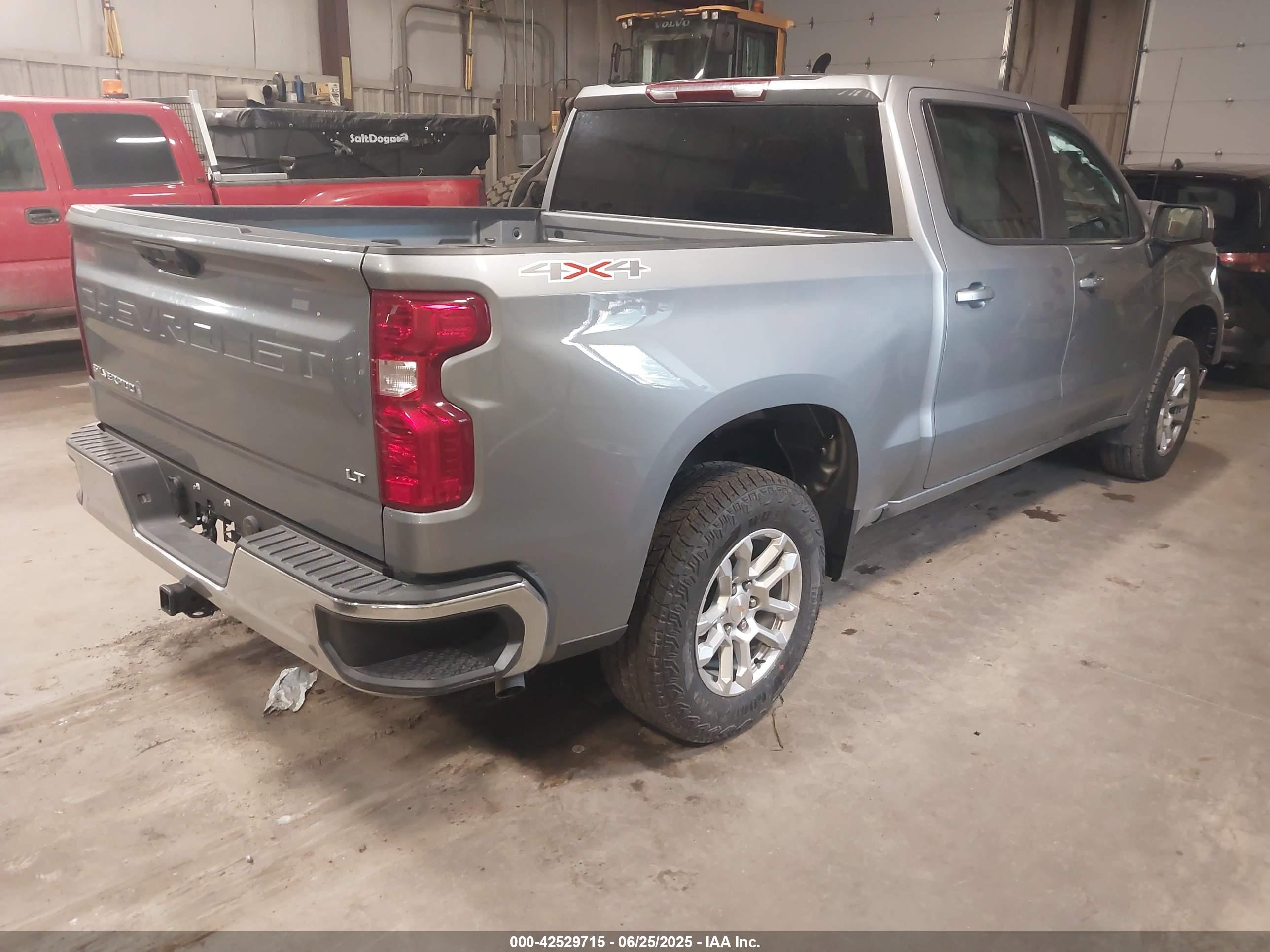 CHEVROLET SILVERADO image 4
