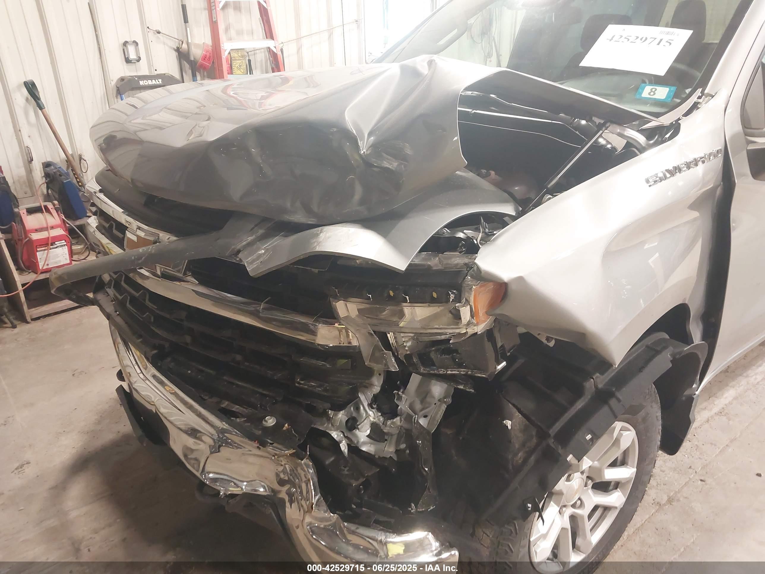 CHEVROLET SILVERADO image 6