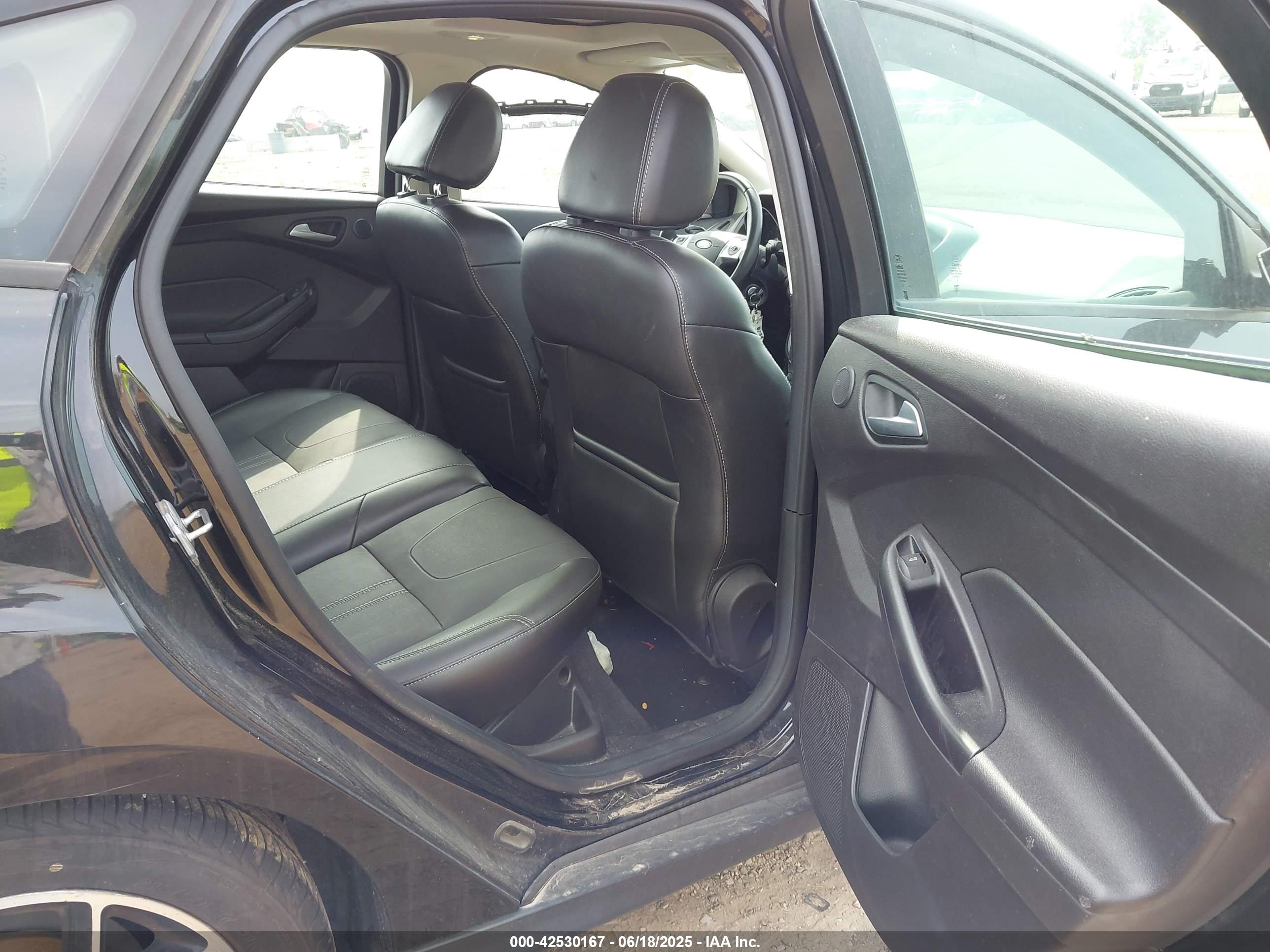 FORD FOCUS image 8