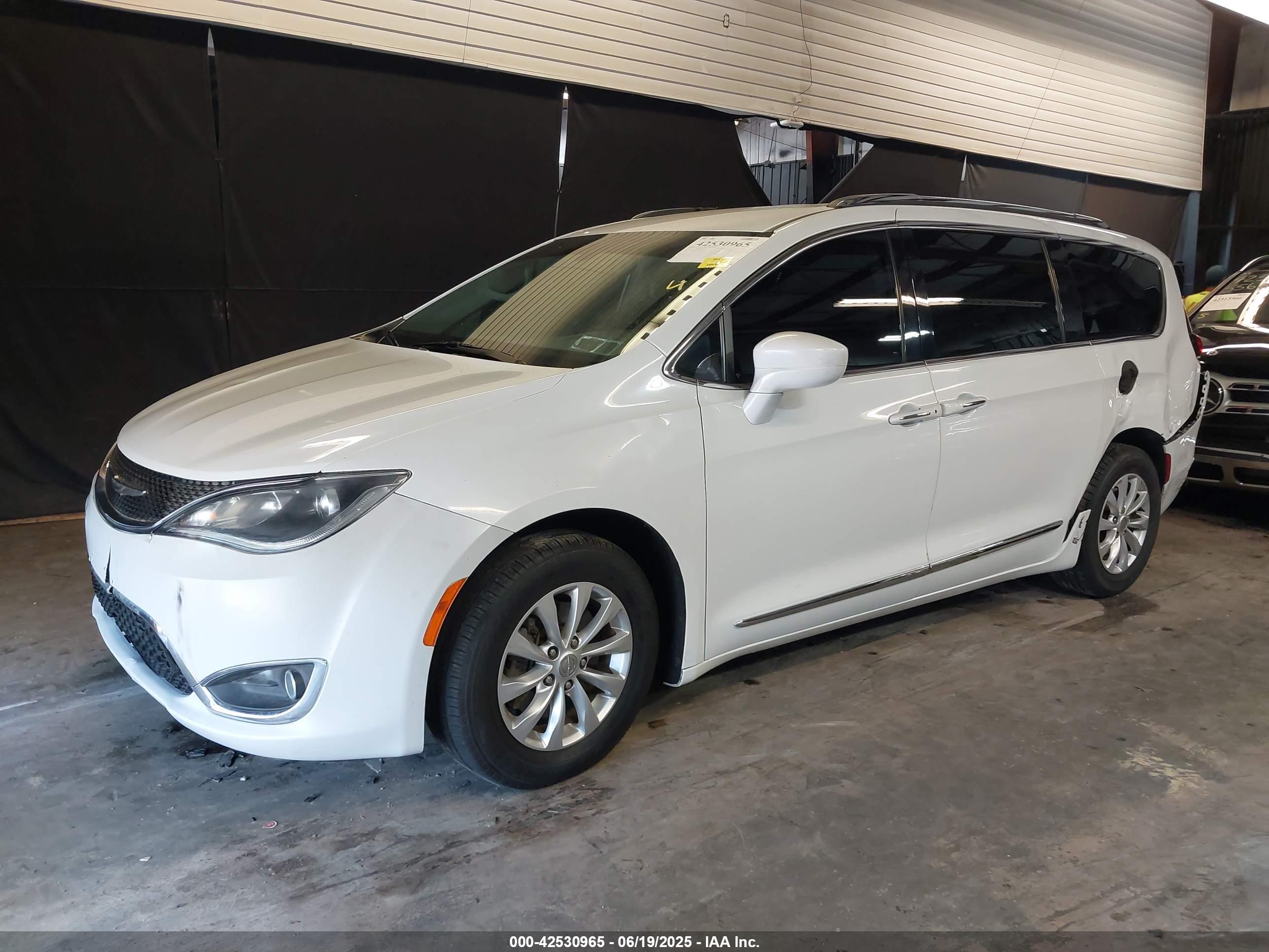 CHRYSLER PACIFICA image 2