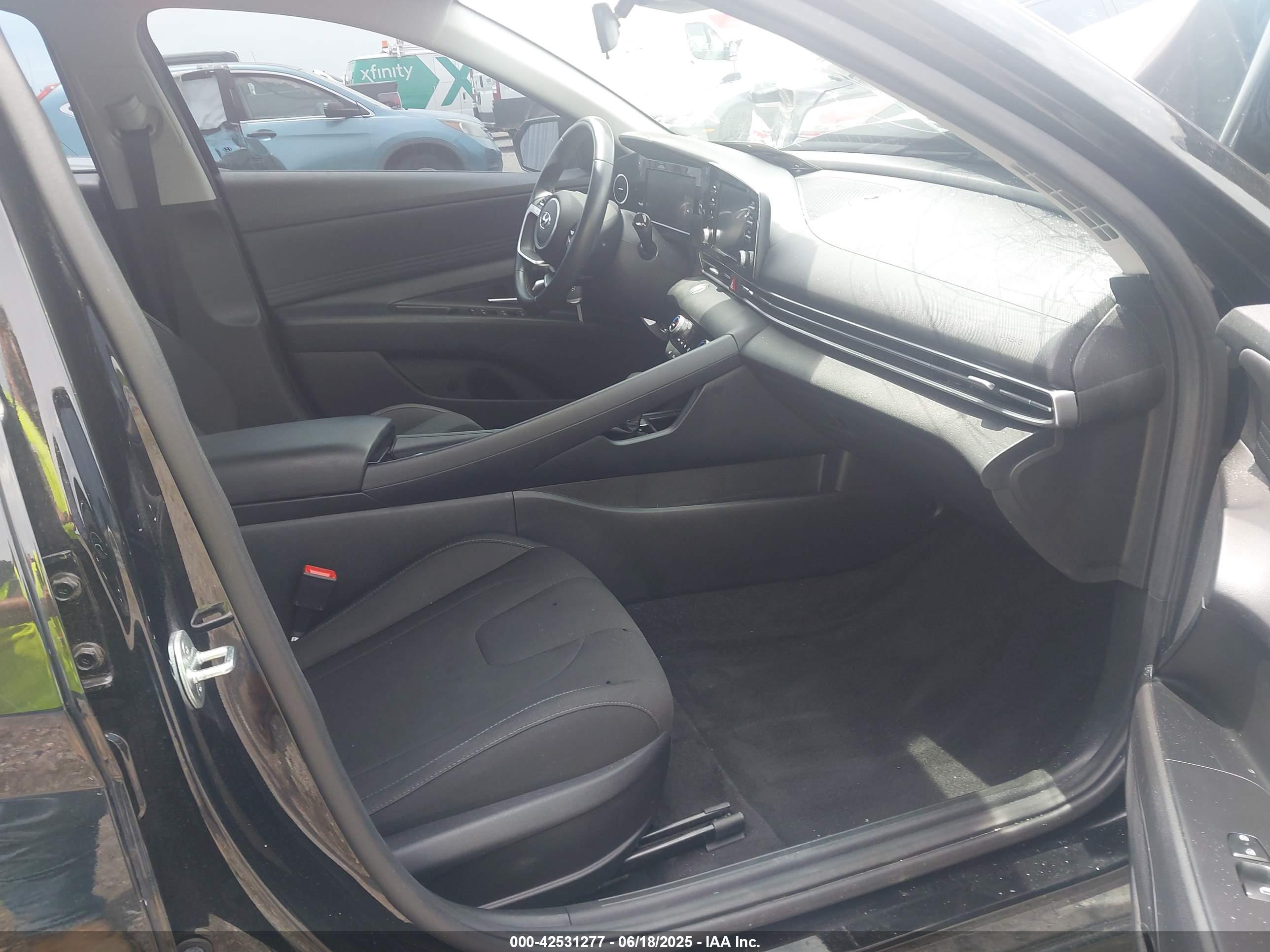 HYUNDAI ELANTRA image 5