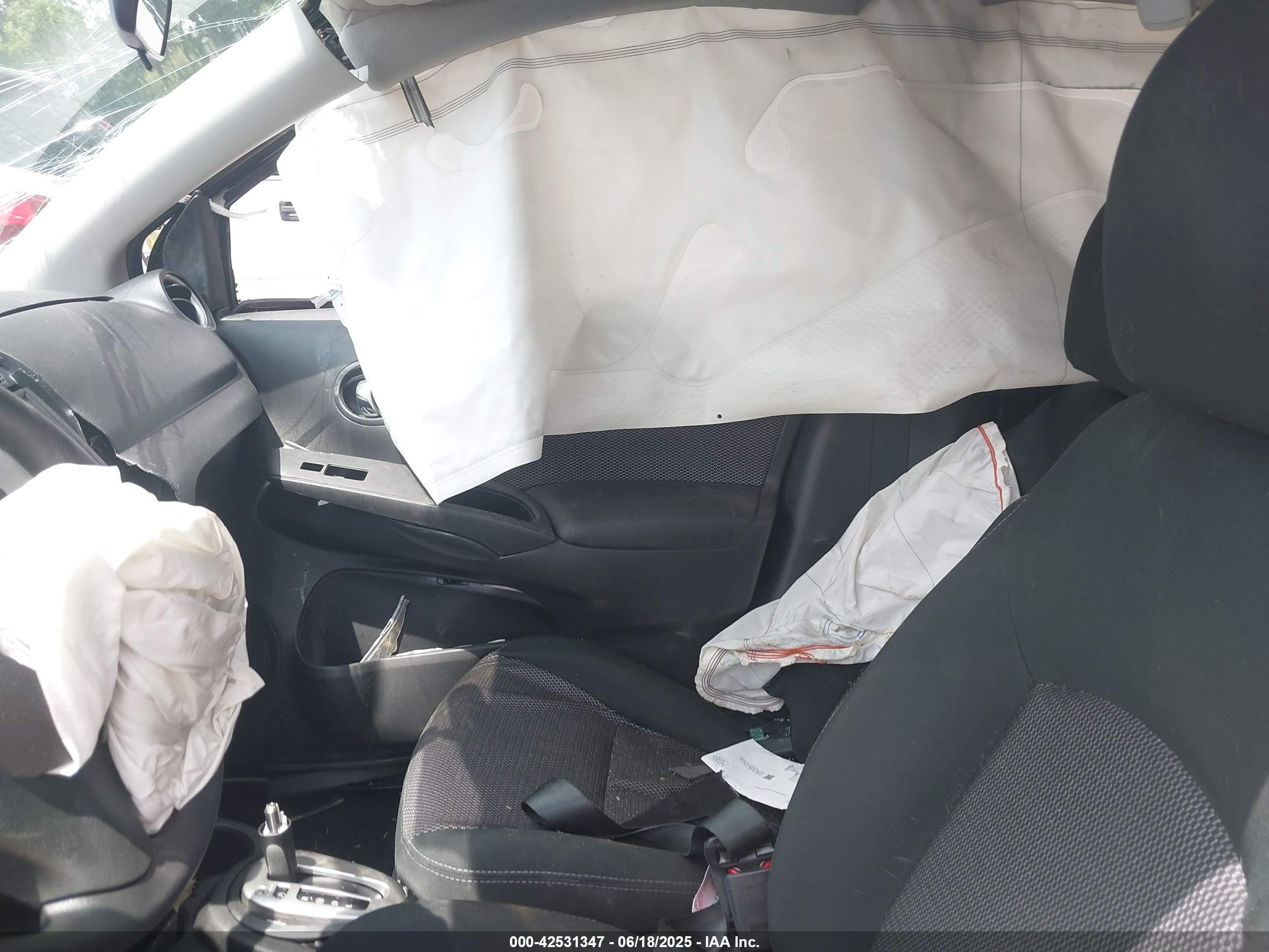 NISSAN VERSA image 5