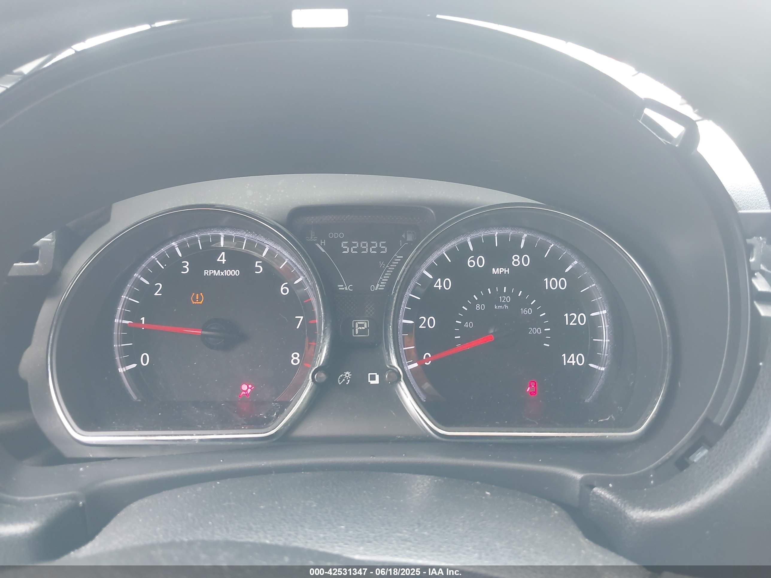 NISSAN VERSA image 7