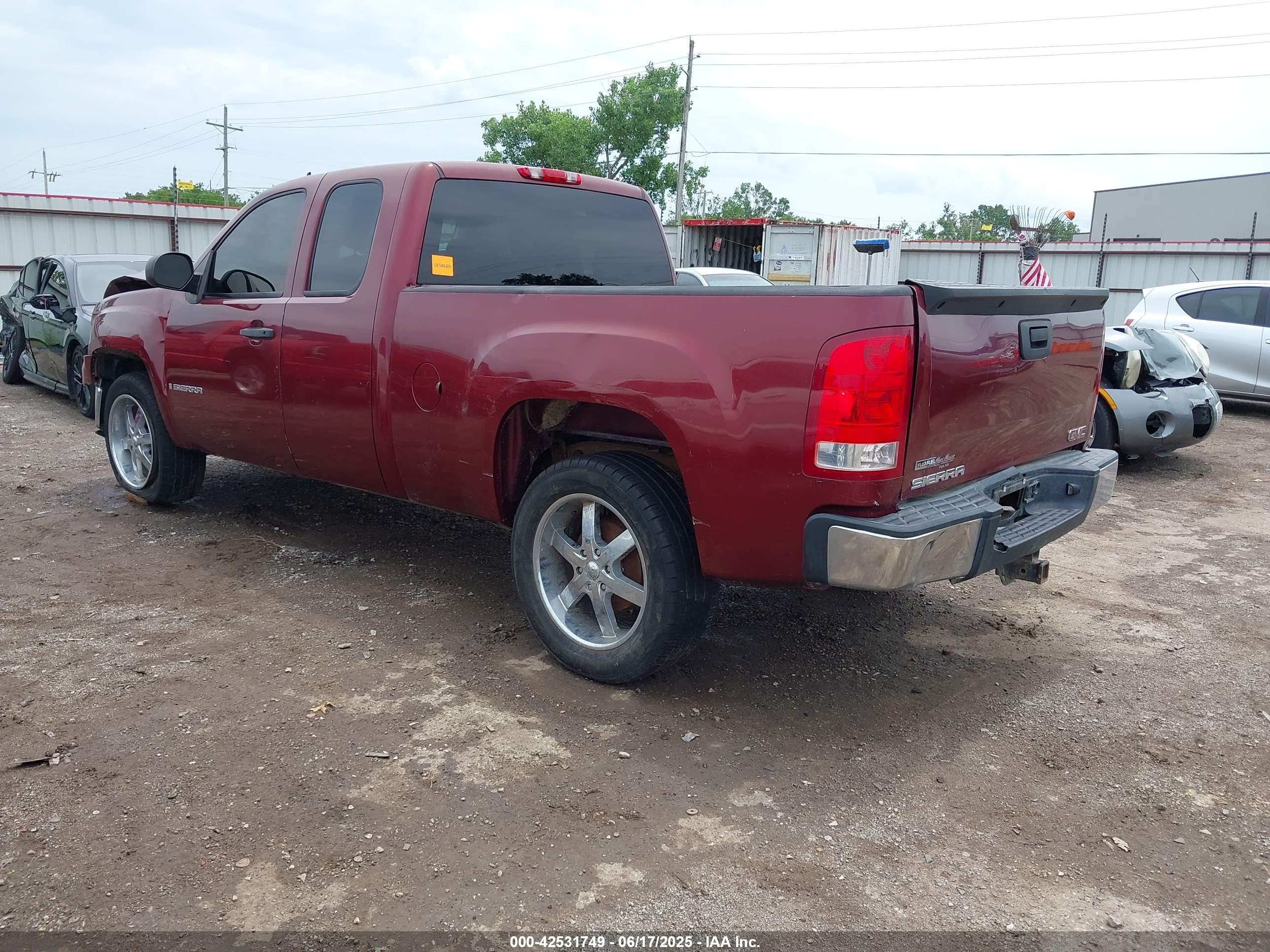 GMC SIERRA image 3