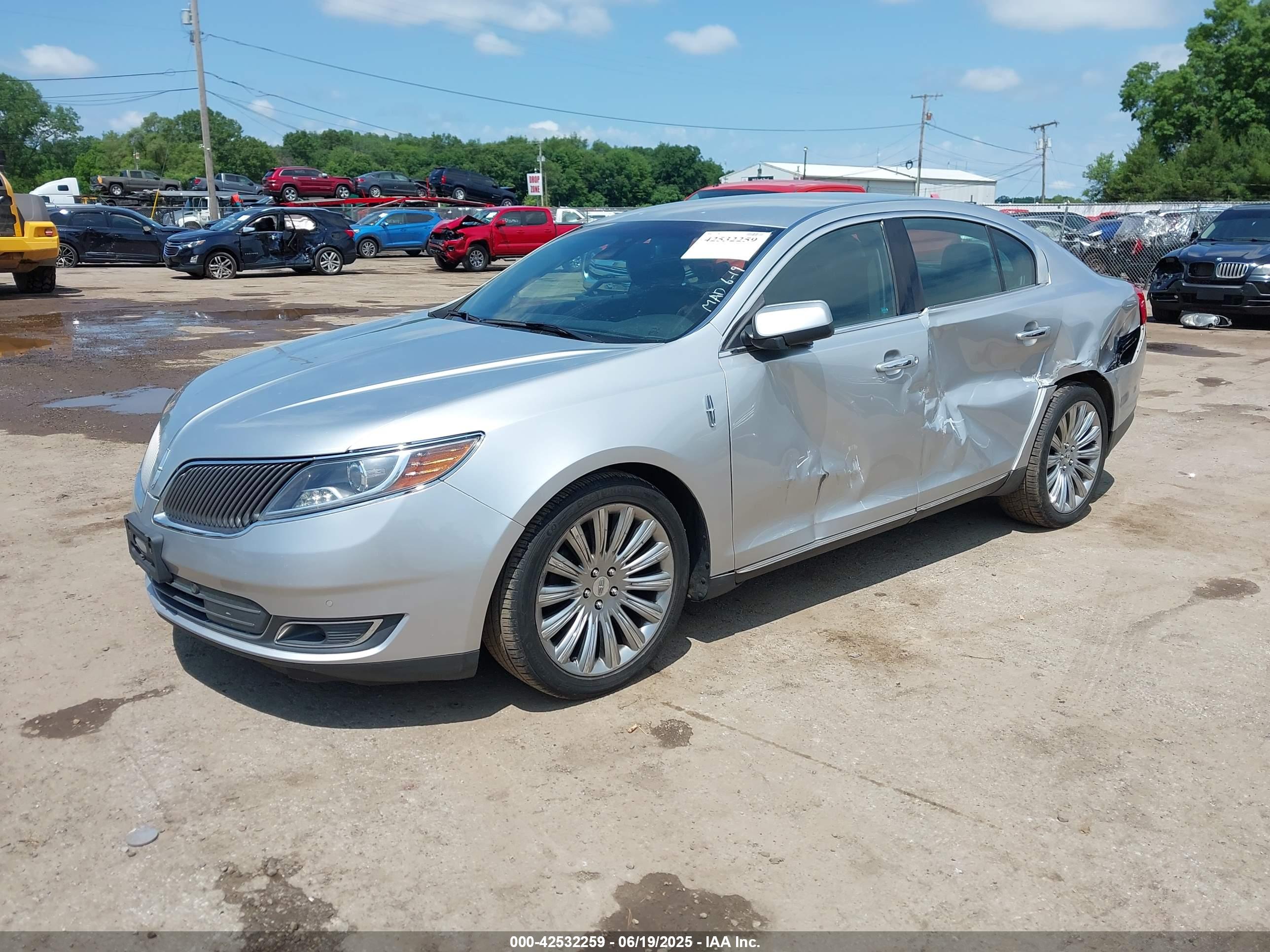 LINCOLN MKS image 2