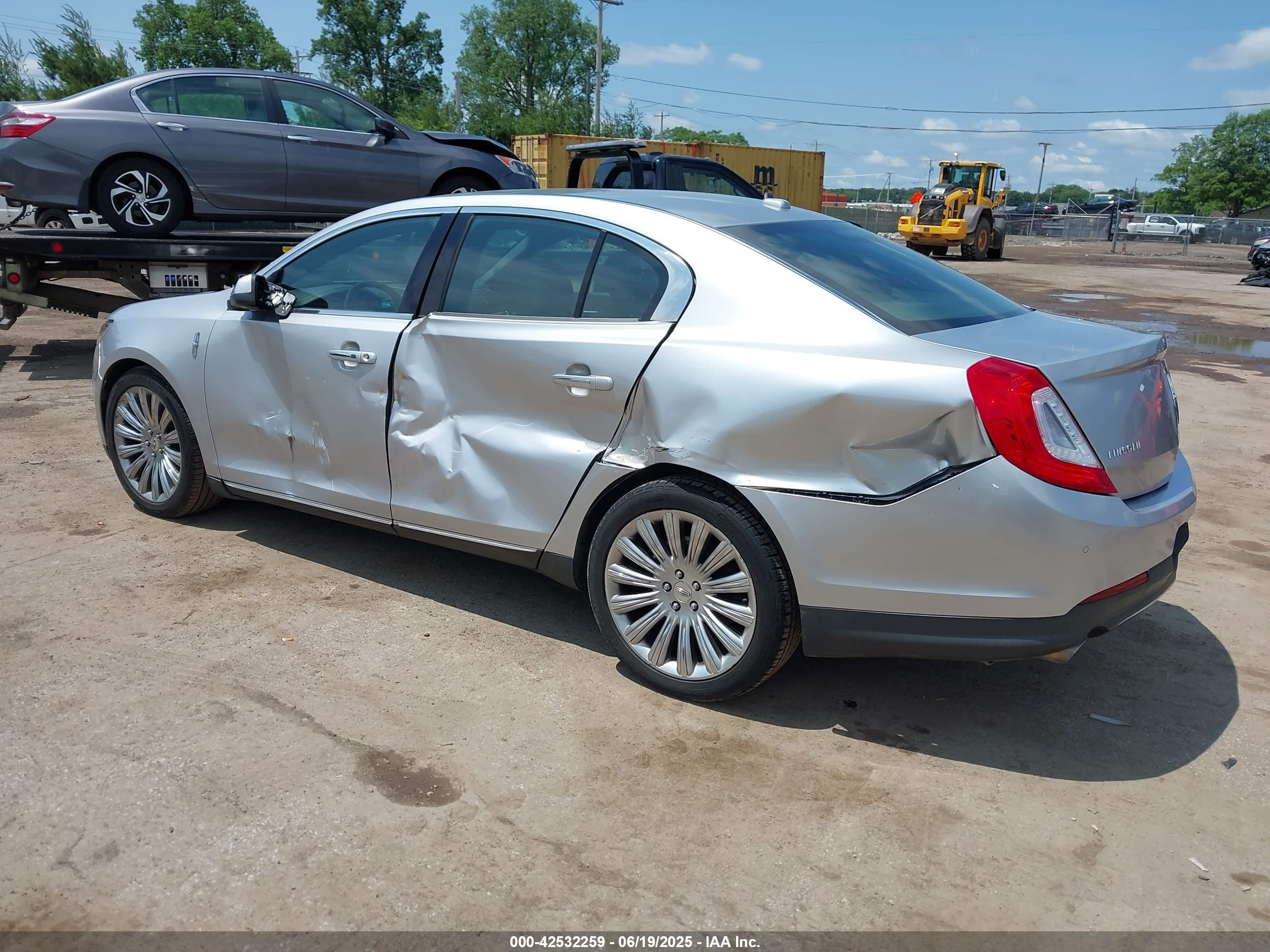 LINCOLN MKS image 3