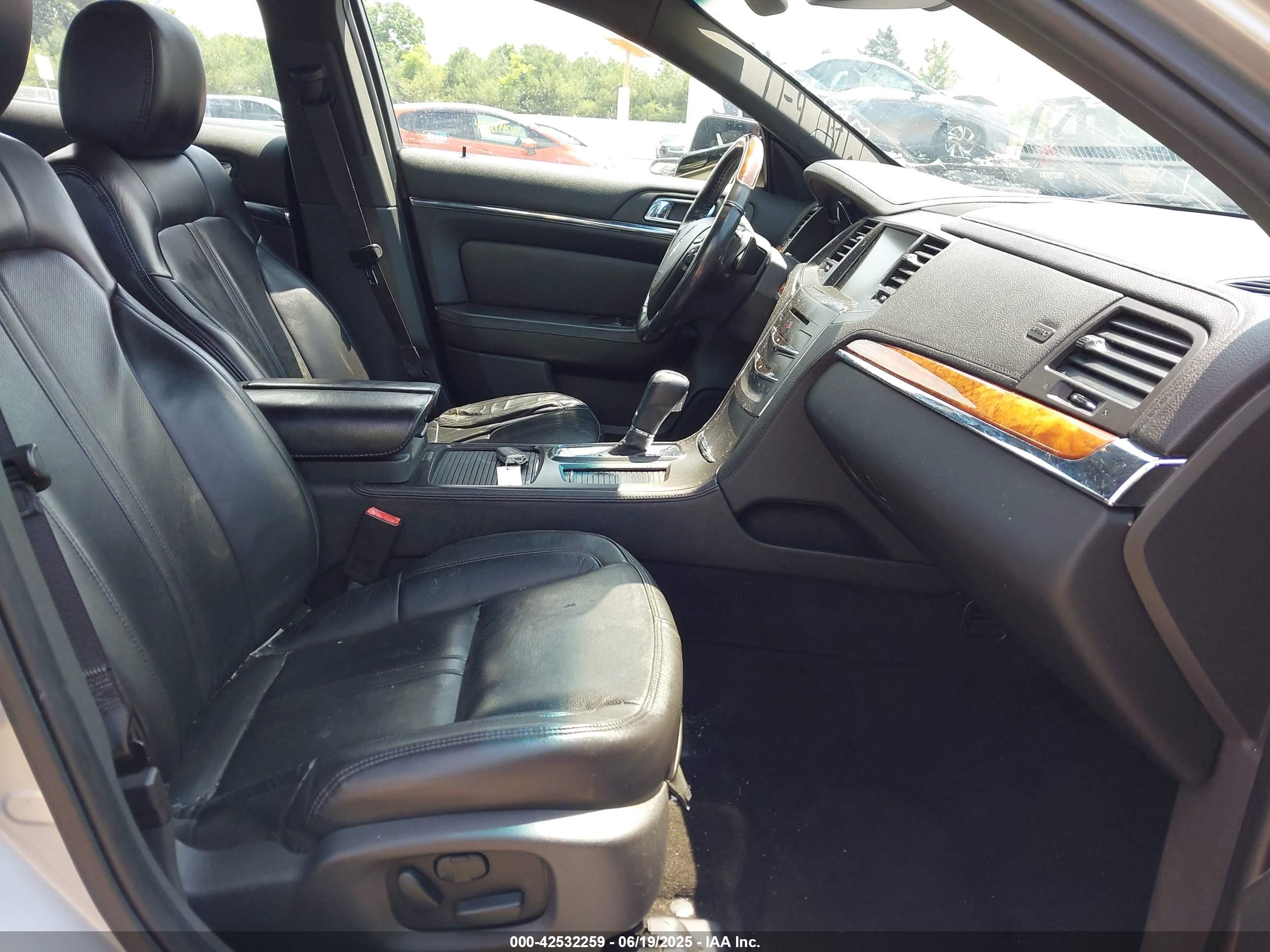 LINCOLN MKS image 5