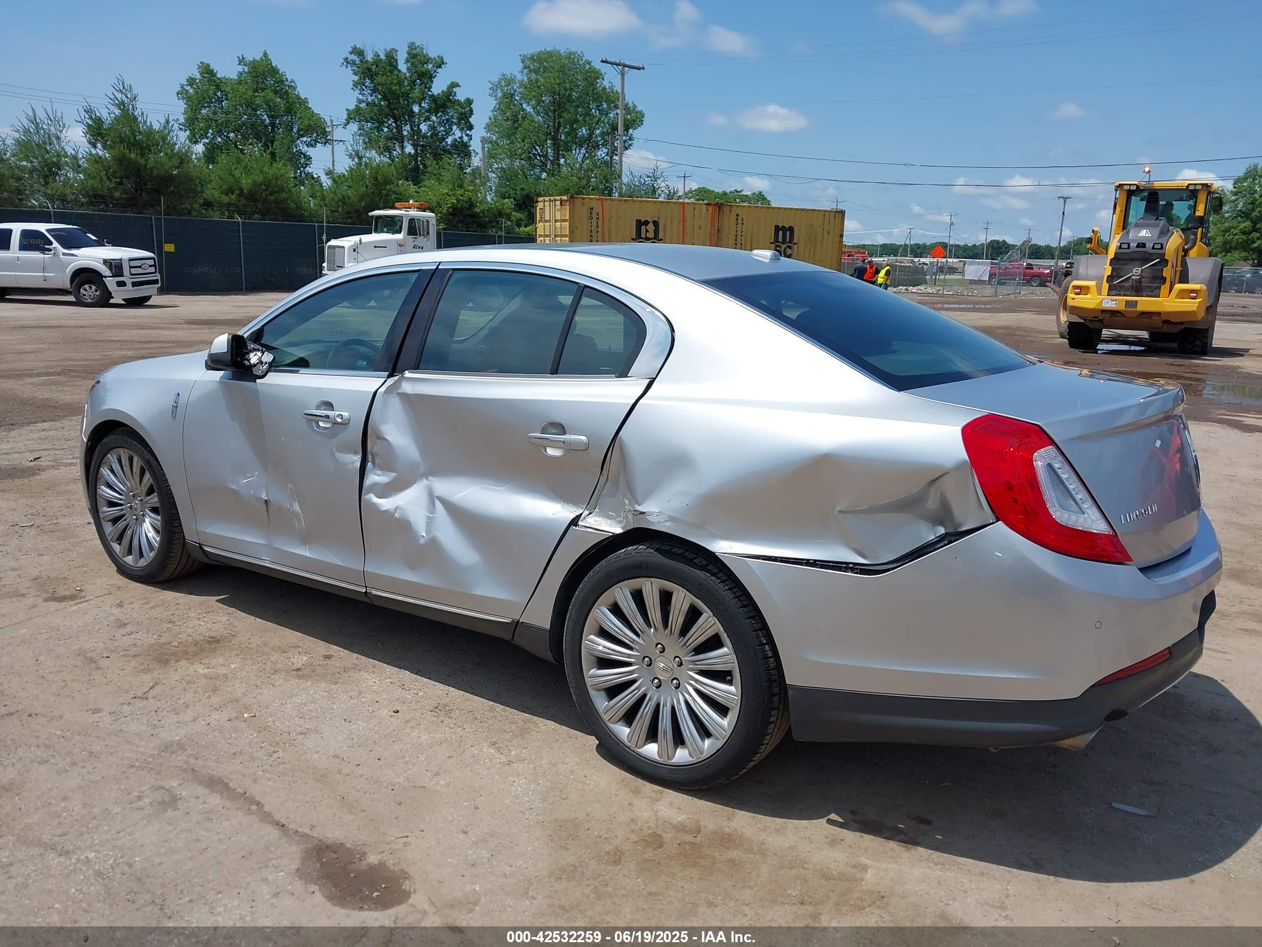 LINCOLN MKS image 6