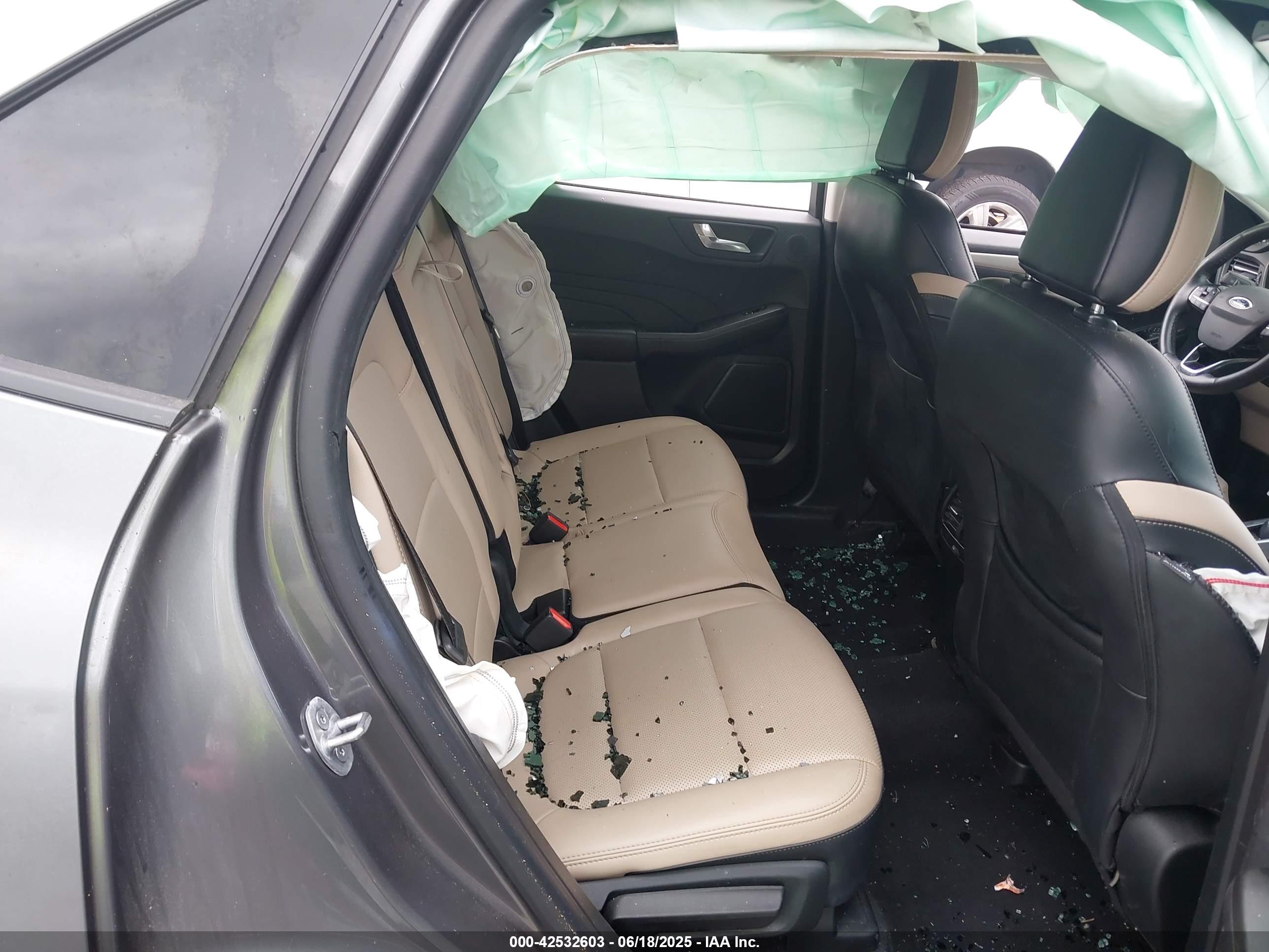 FORD ESCAPE image 8