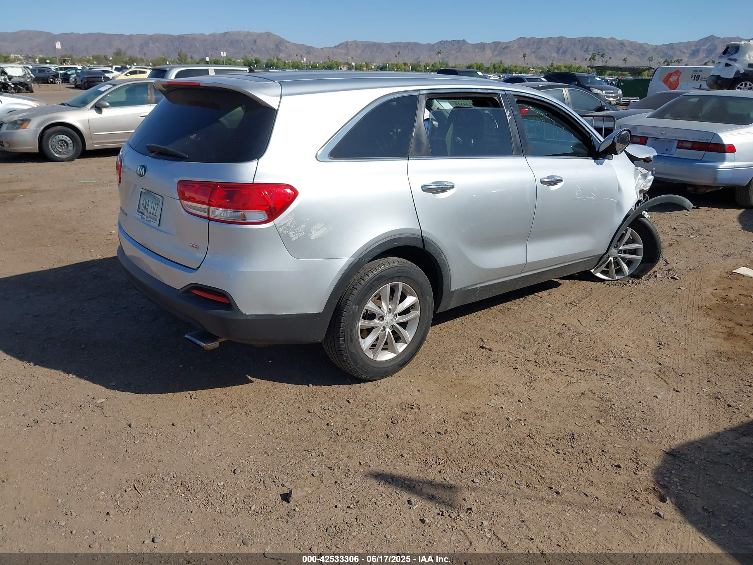 KIA SORENTO image 4