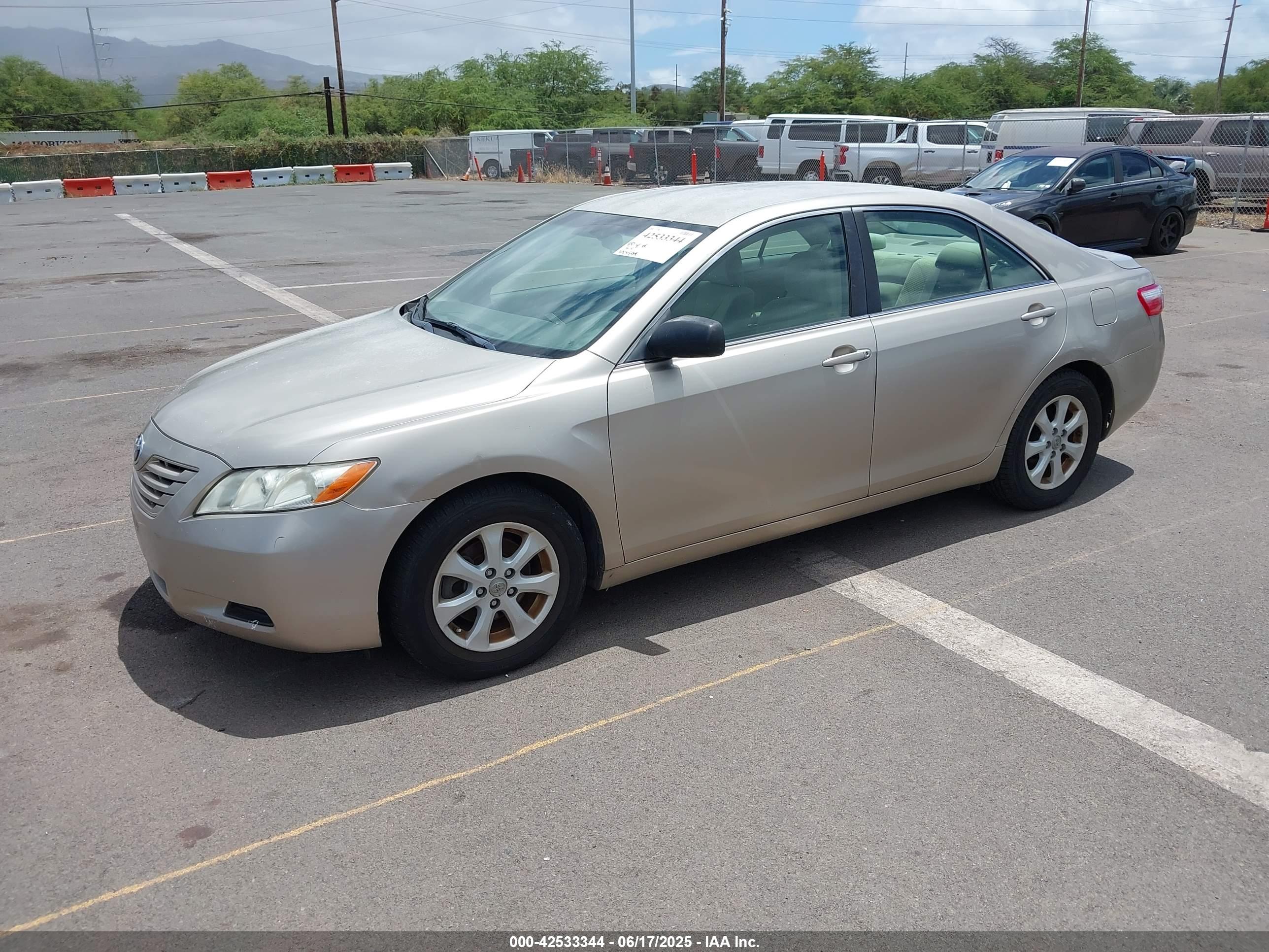 TOYOTA CAMRY image 2