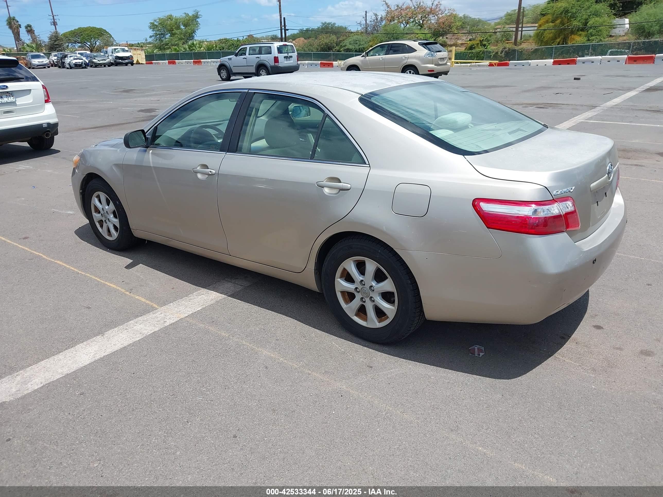 TOYOTA CAMRY image 3