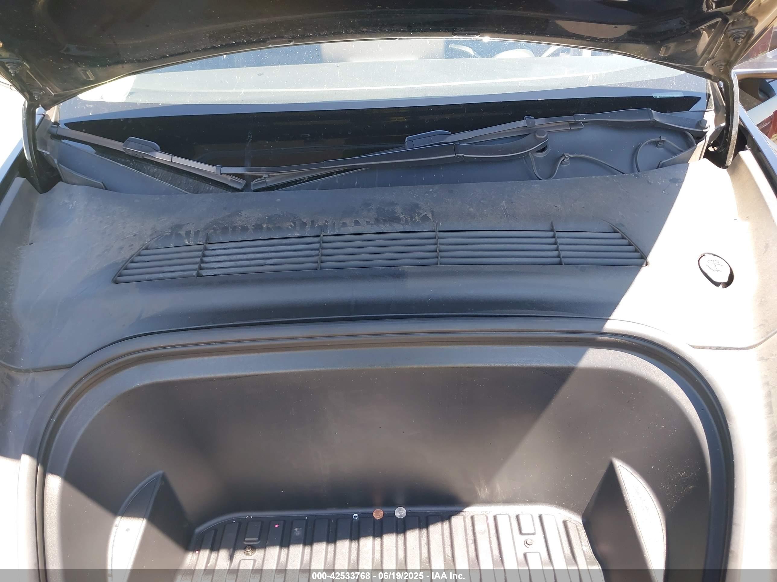 TESLA MODEL image 10
