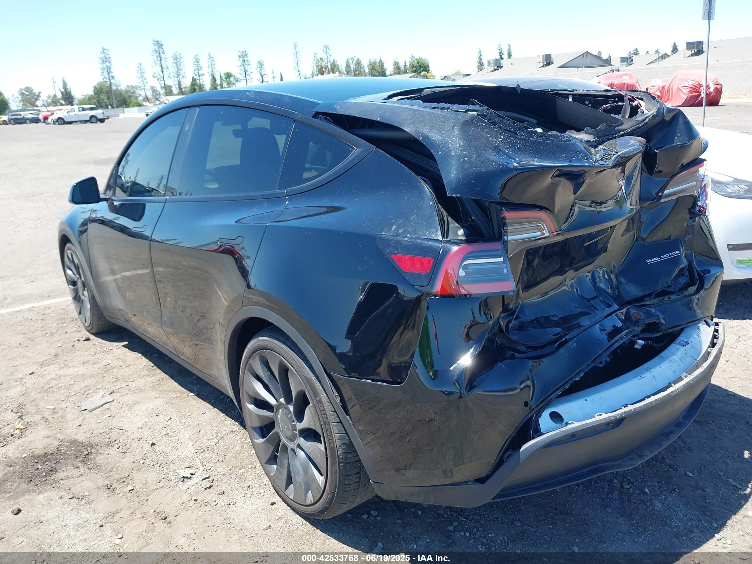 TESLA MODEL image 3