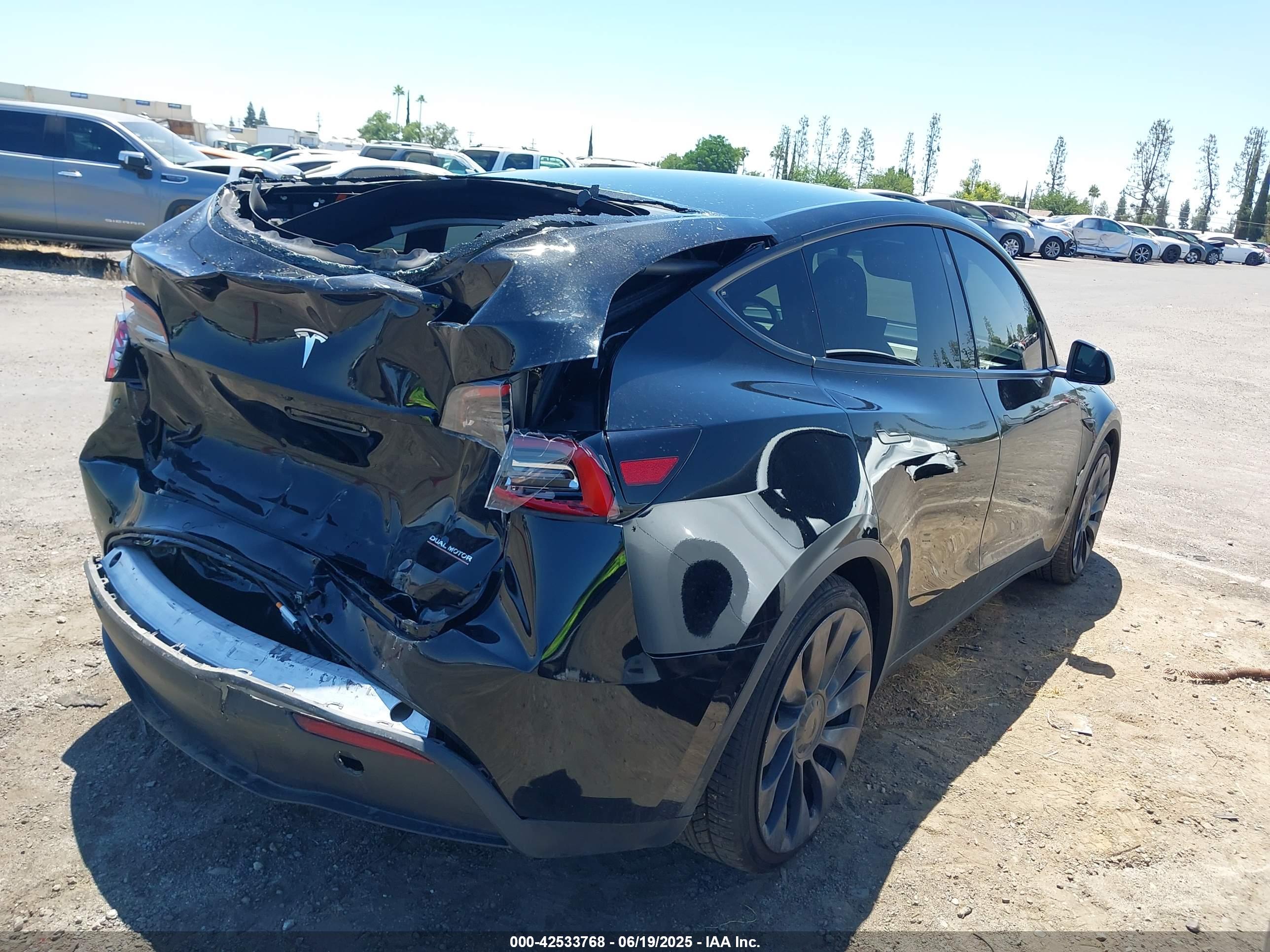 TESLA MODEL image 4