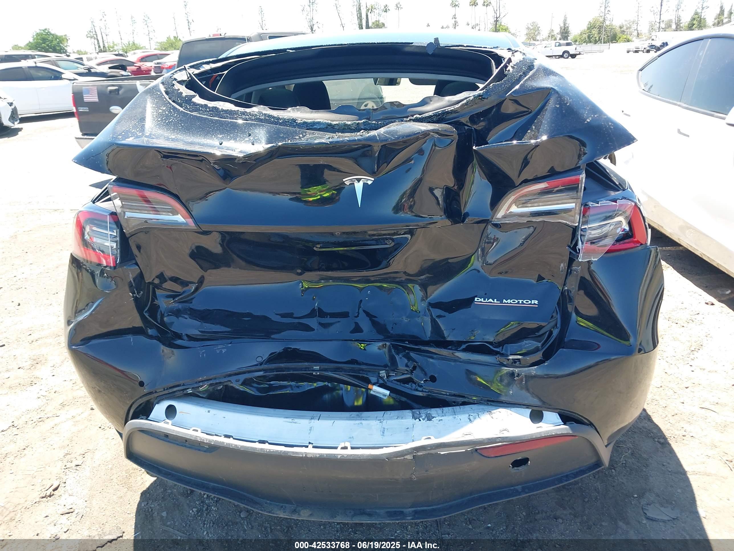 TESLA MODEL image 6