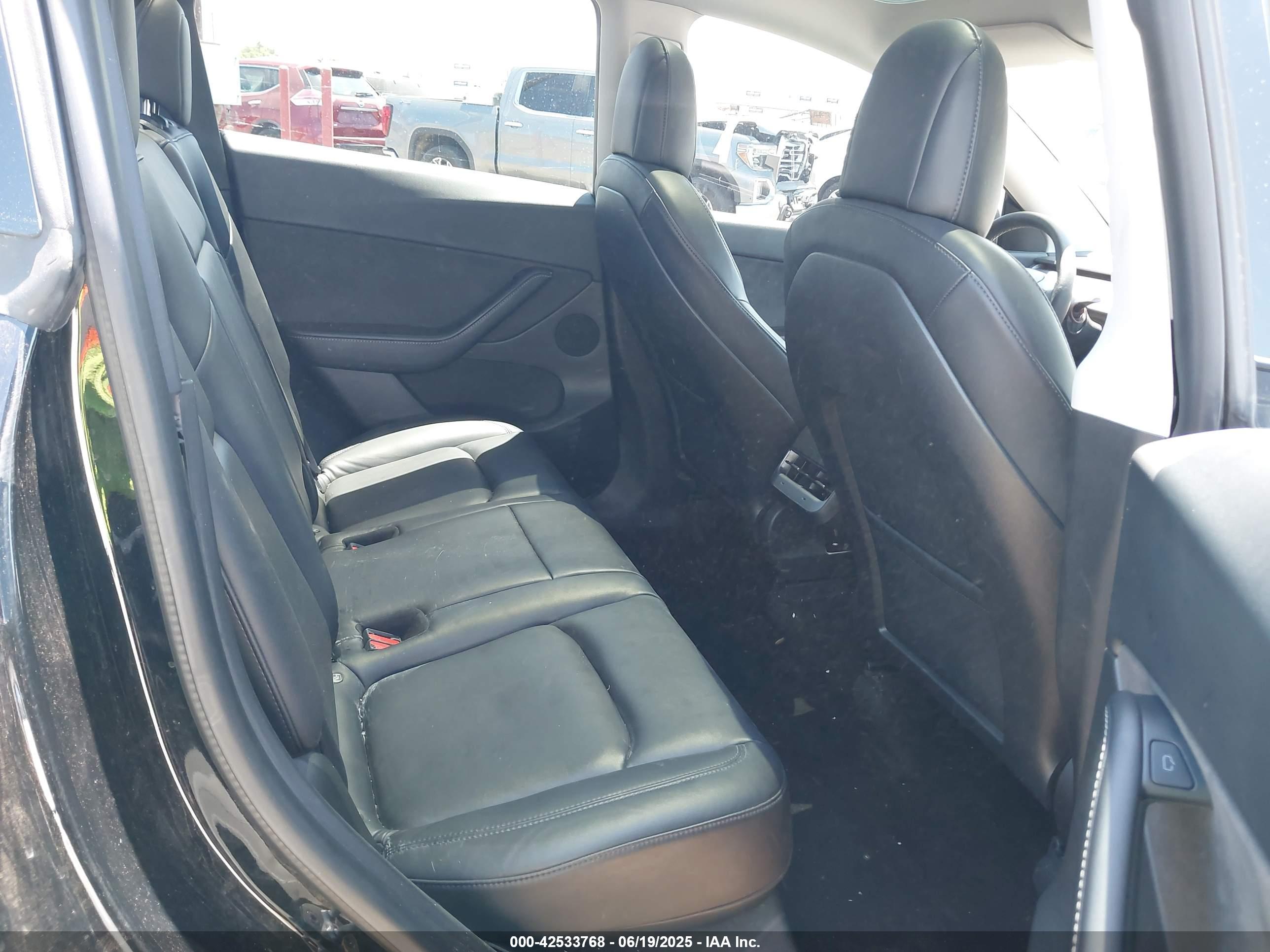 TESLA MODEL image 8