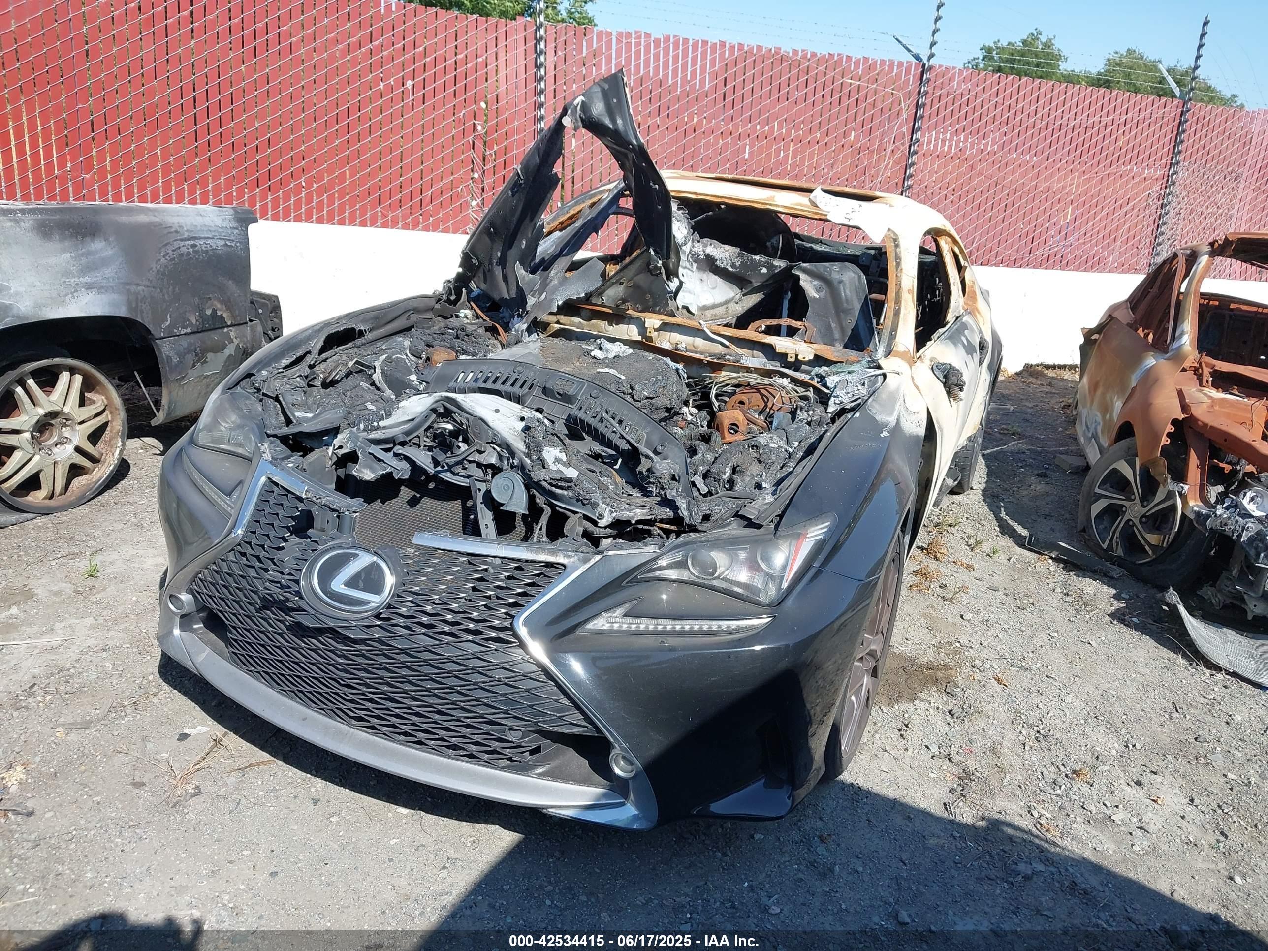 LEXUS RC image 2