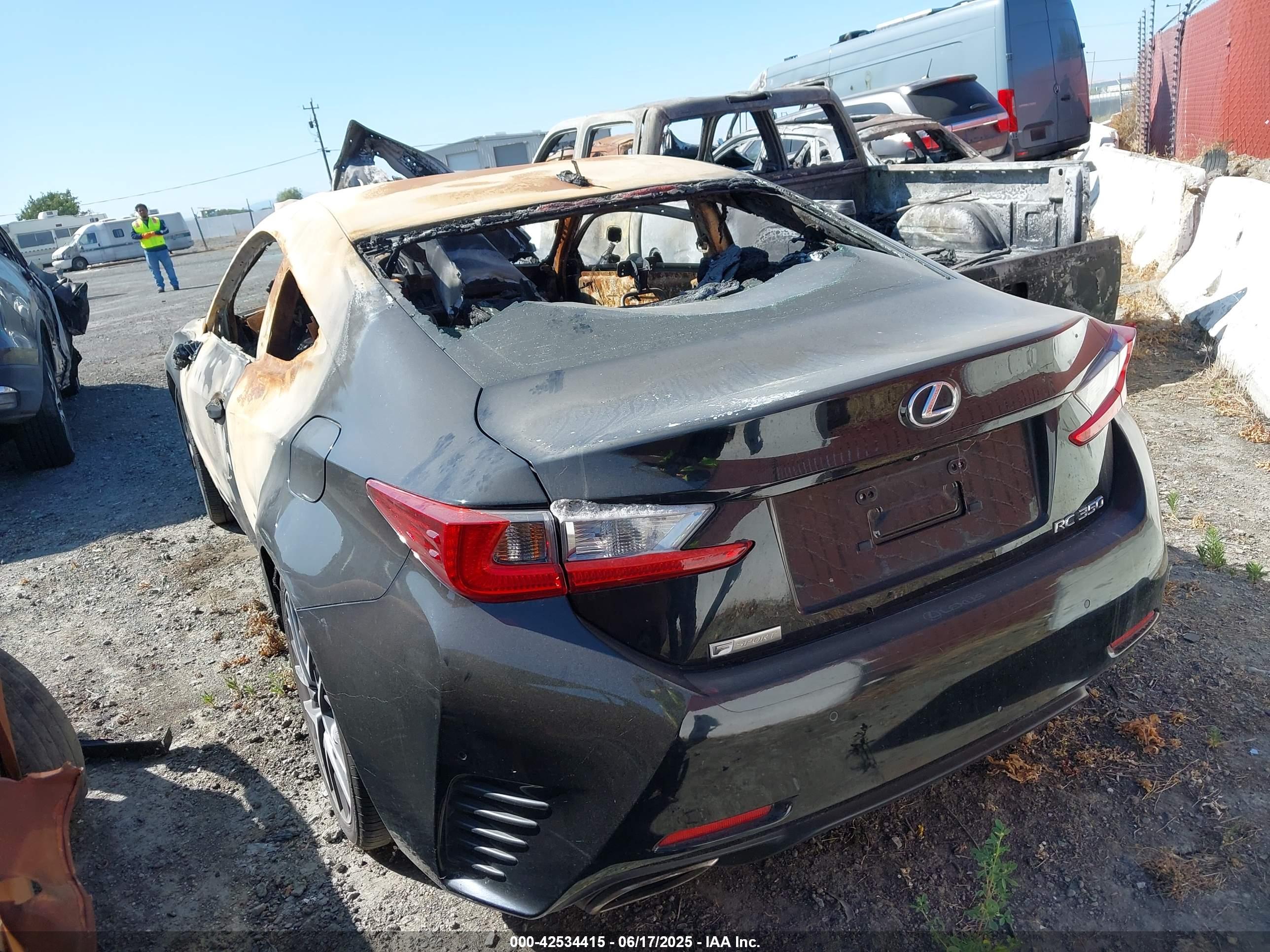LEXUS RC image 3