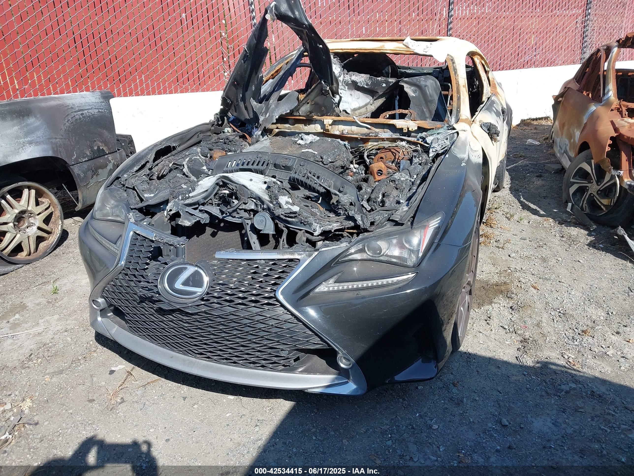 LEXUS RC image 6