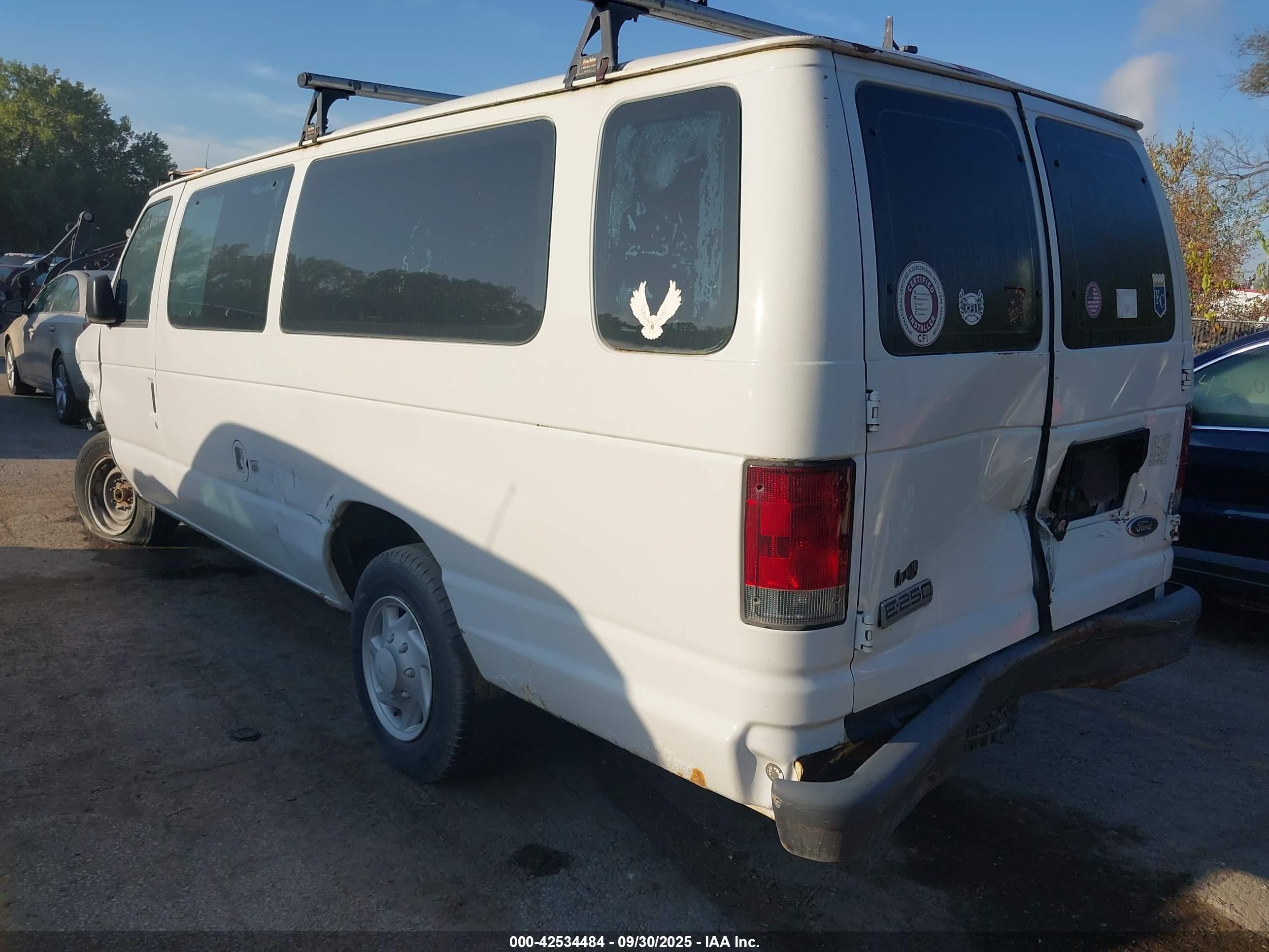 FORD E-250 image 3