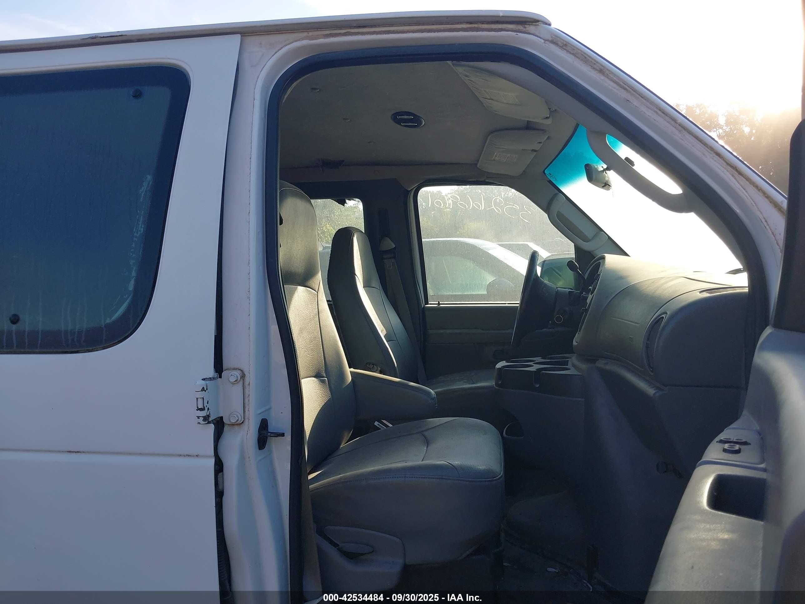 FORD E-250 image 5
