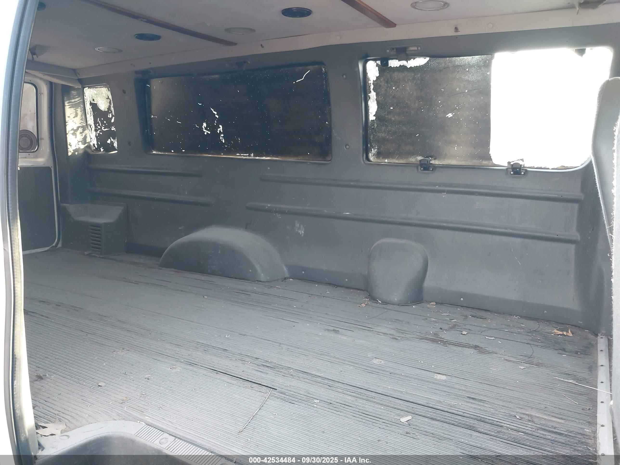 FORD E-250 image 8