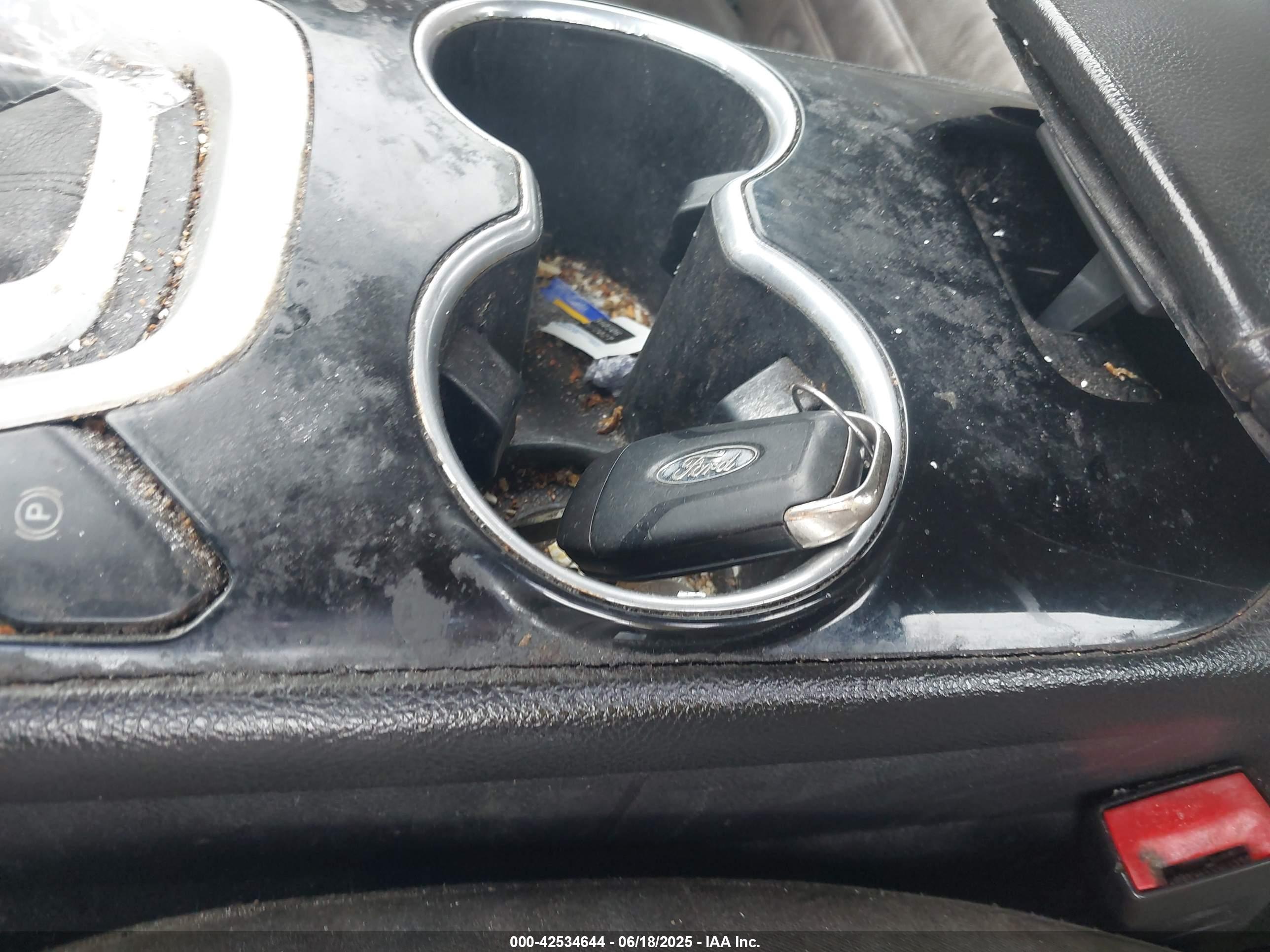FORD FUSION image 11