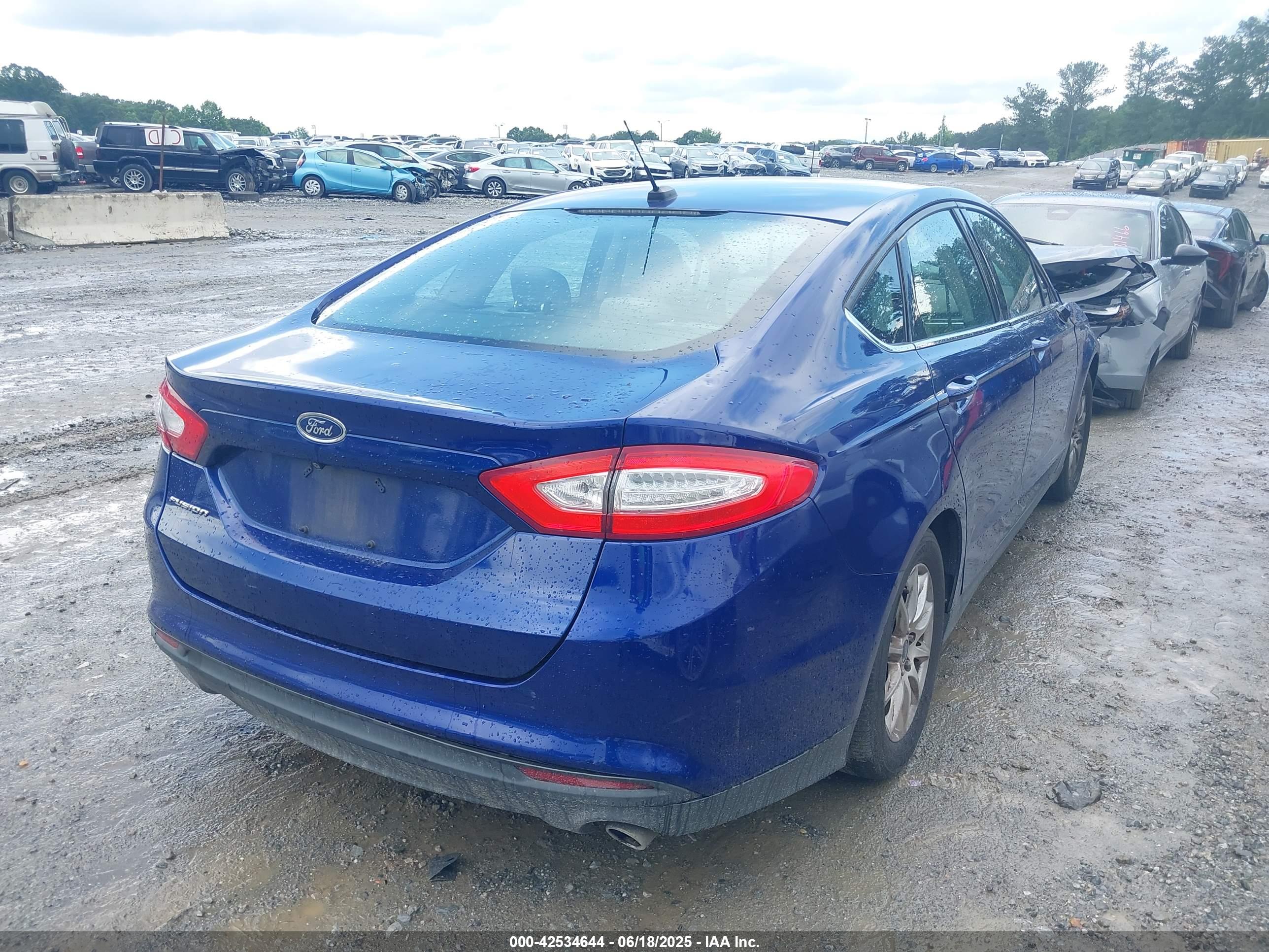 FORD FUSION image 4