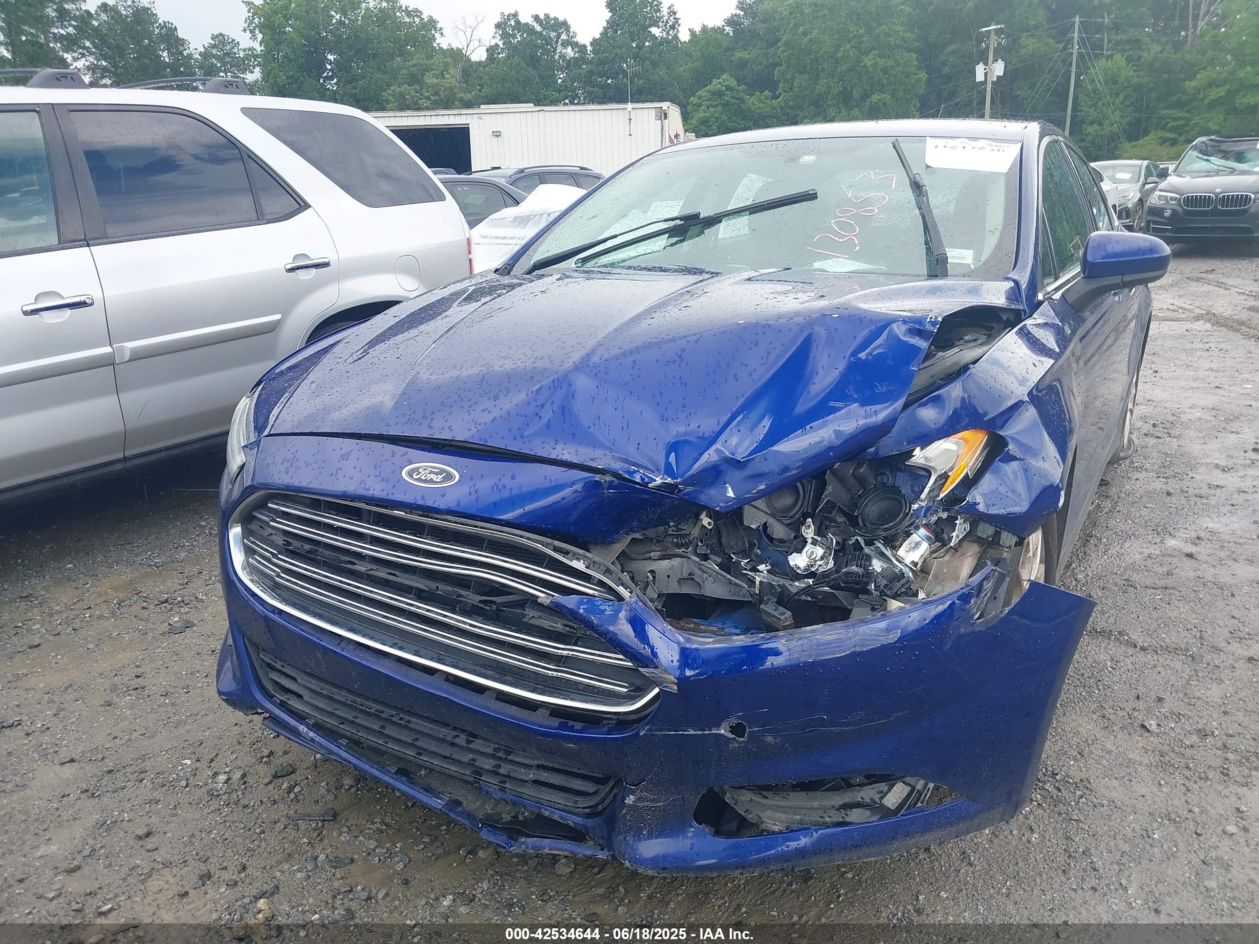 FORD FUSION image 6