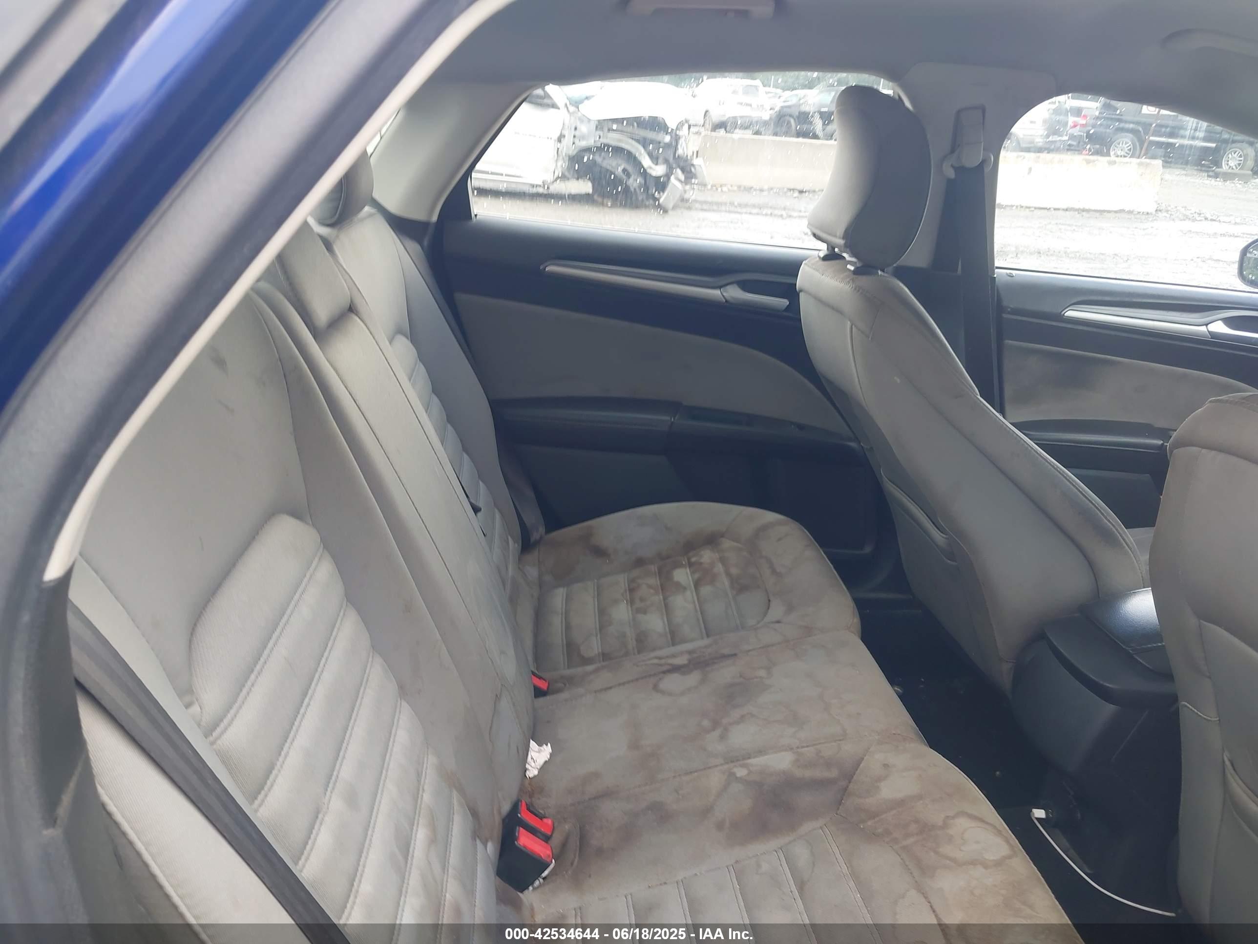 FORD FUSION image 8